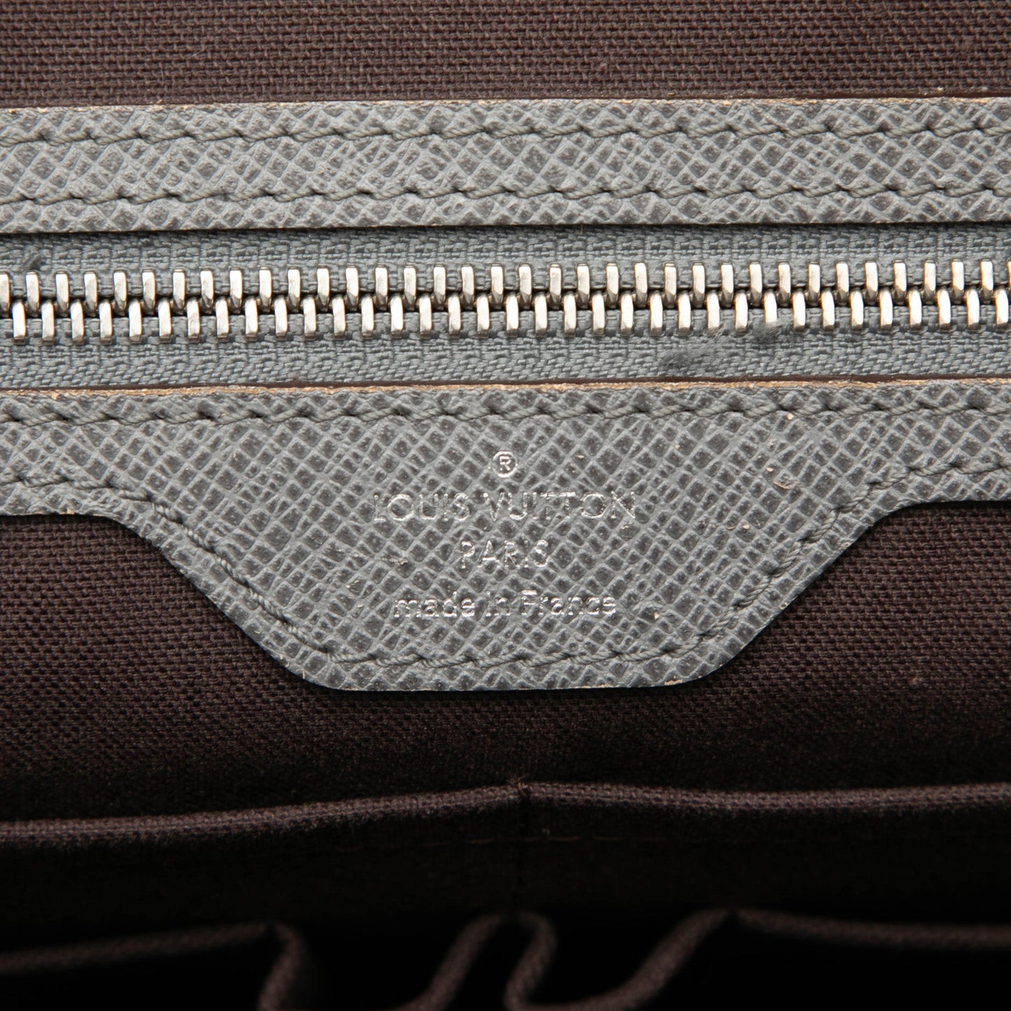Louis Vuitton Taiga Vassili GM