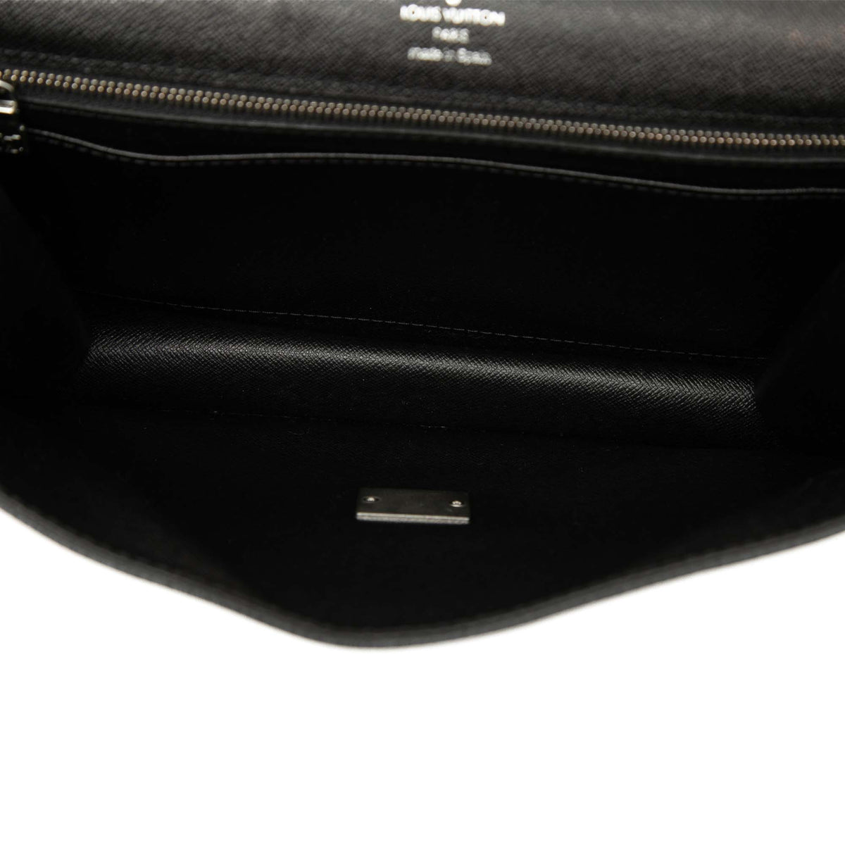 Louis Vuitton Taiga Selenga