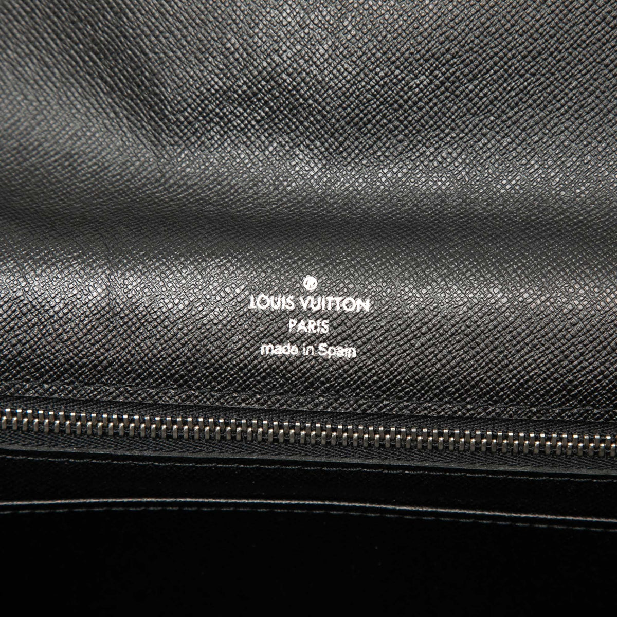 Louis Vuitton Taiga Selenga
