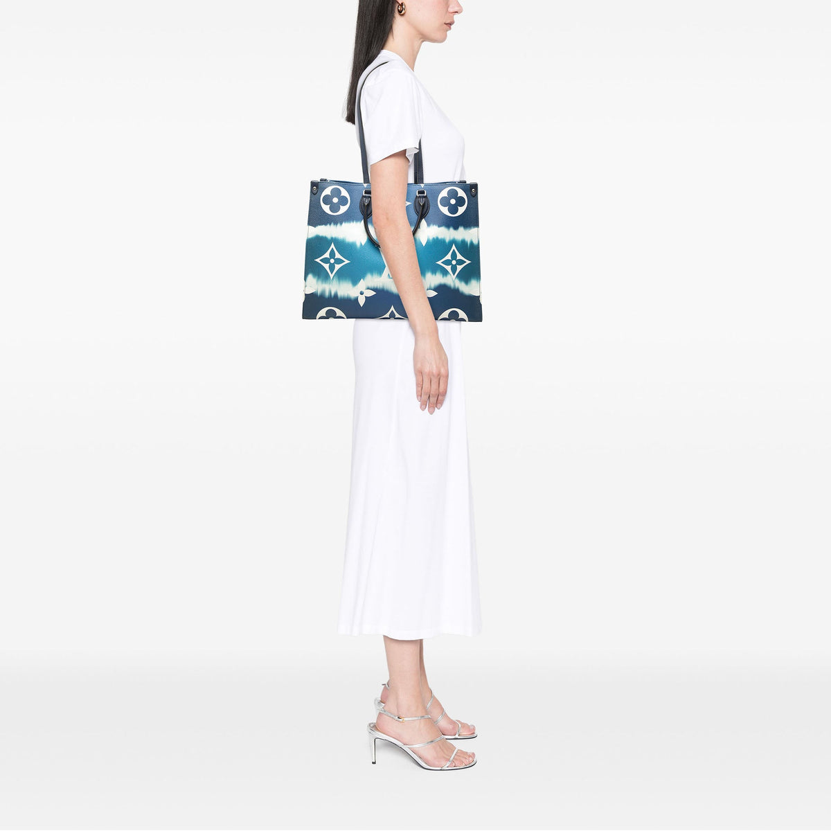 Louis Vuitton Monogram Giant Escale OntheGo GM — Blue
