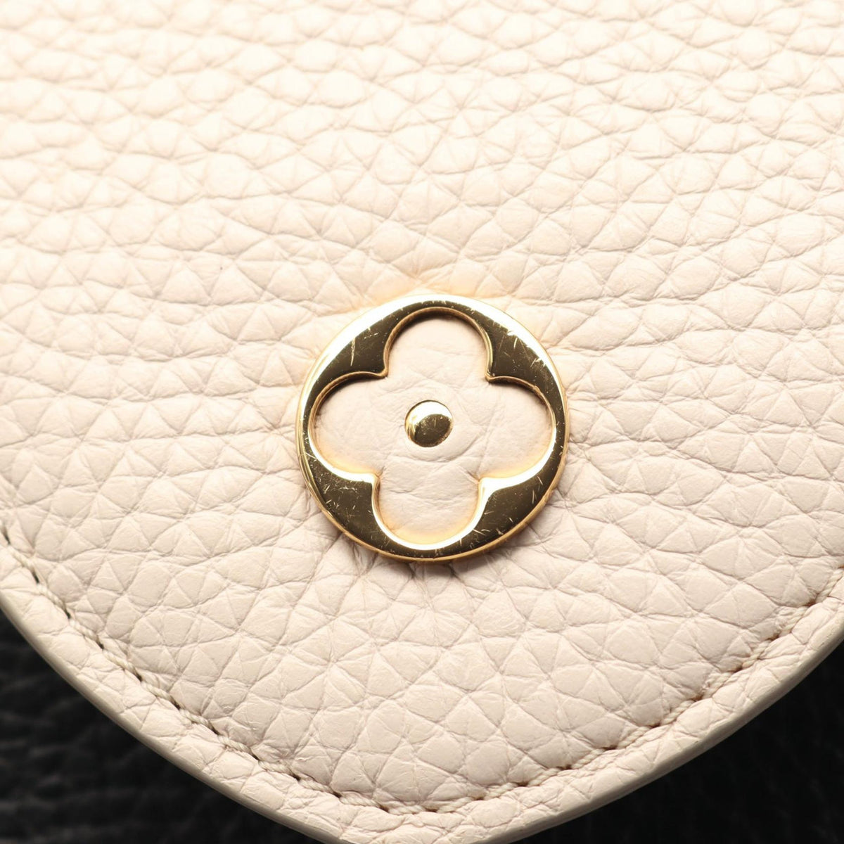 Louis Vuitton Taurillon Capucines MM — Black