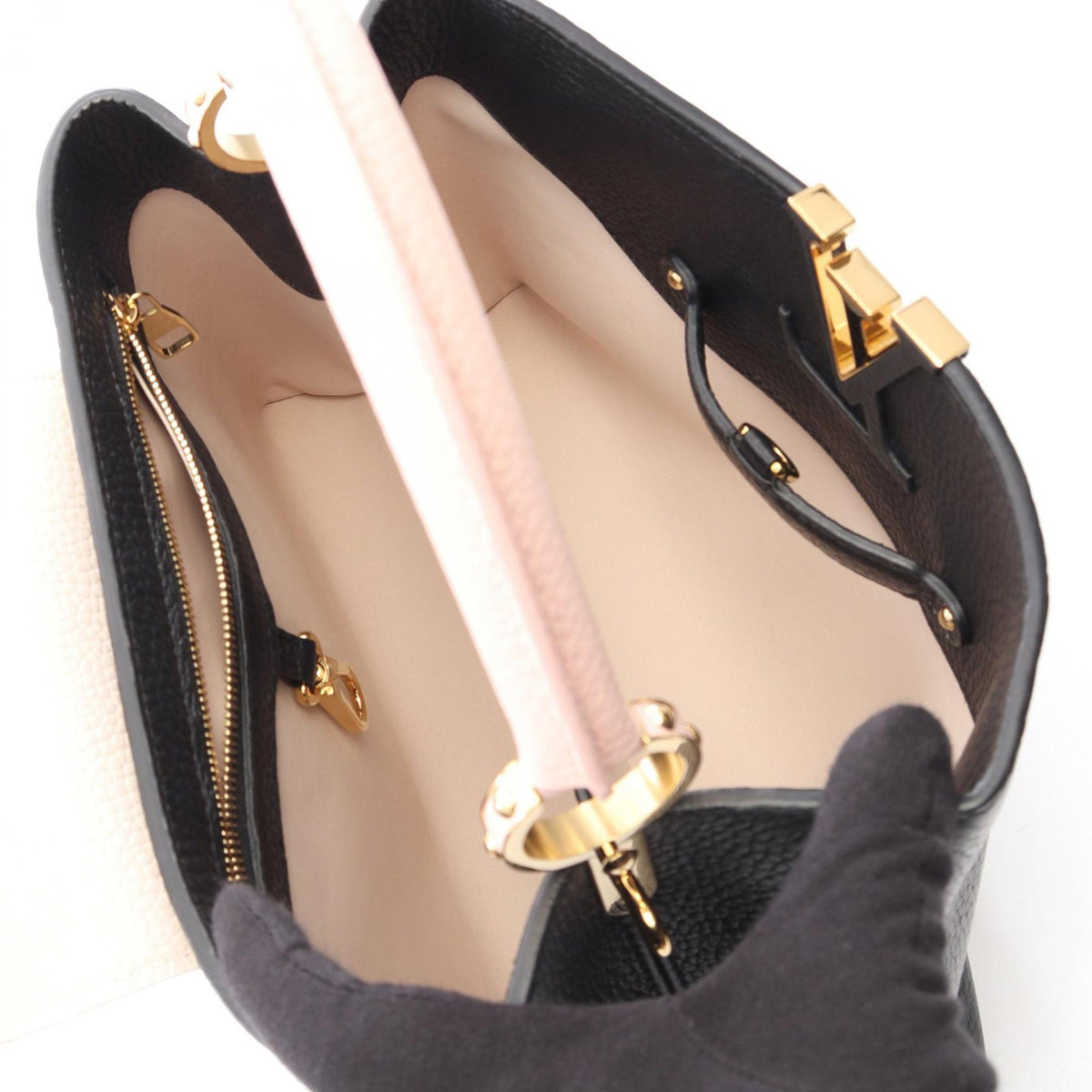 Louis Vuitton Taurillon Capucines MM — Black