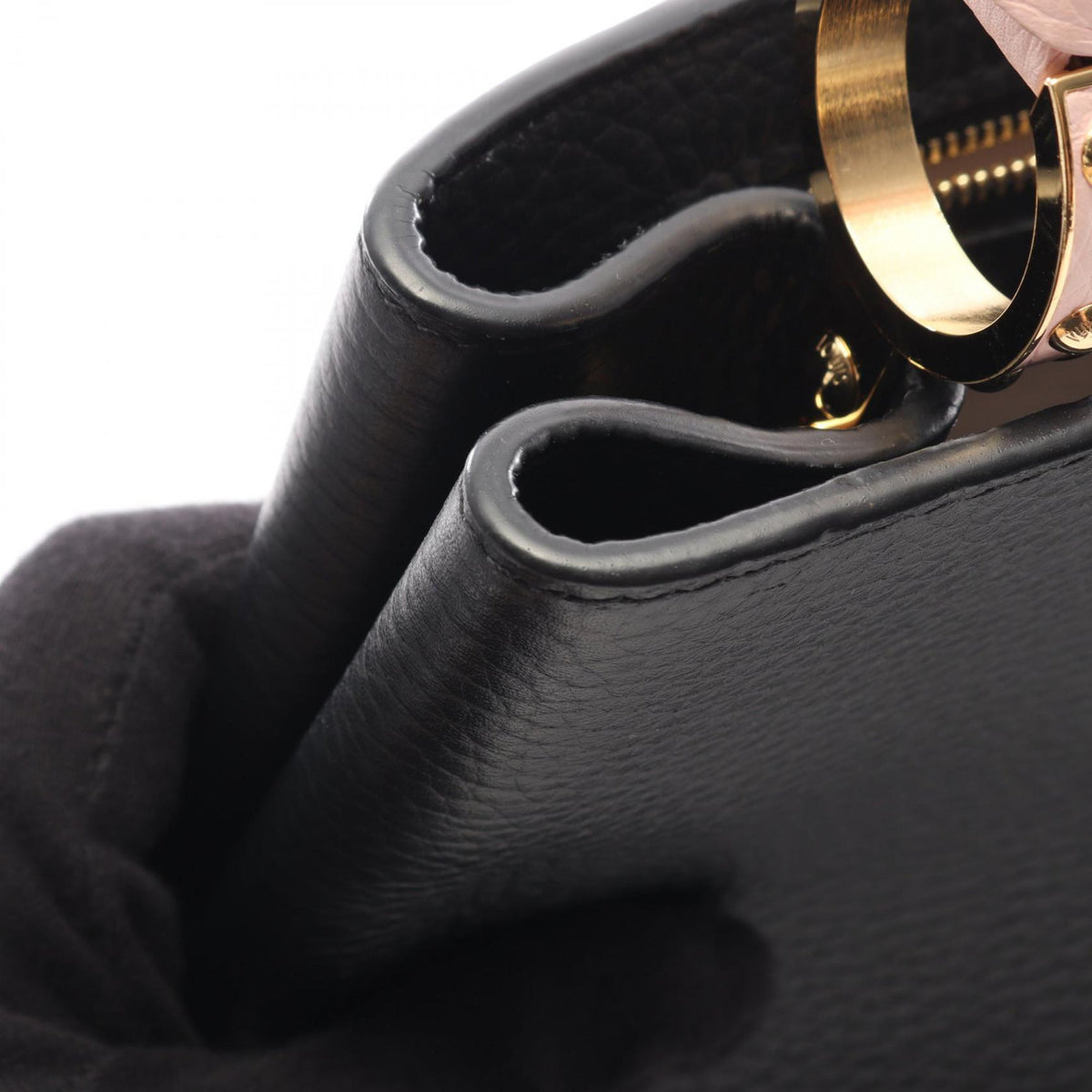 Louis Vuitton Taurillon Capucines MM — Black