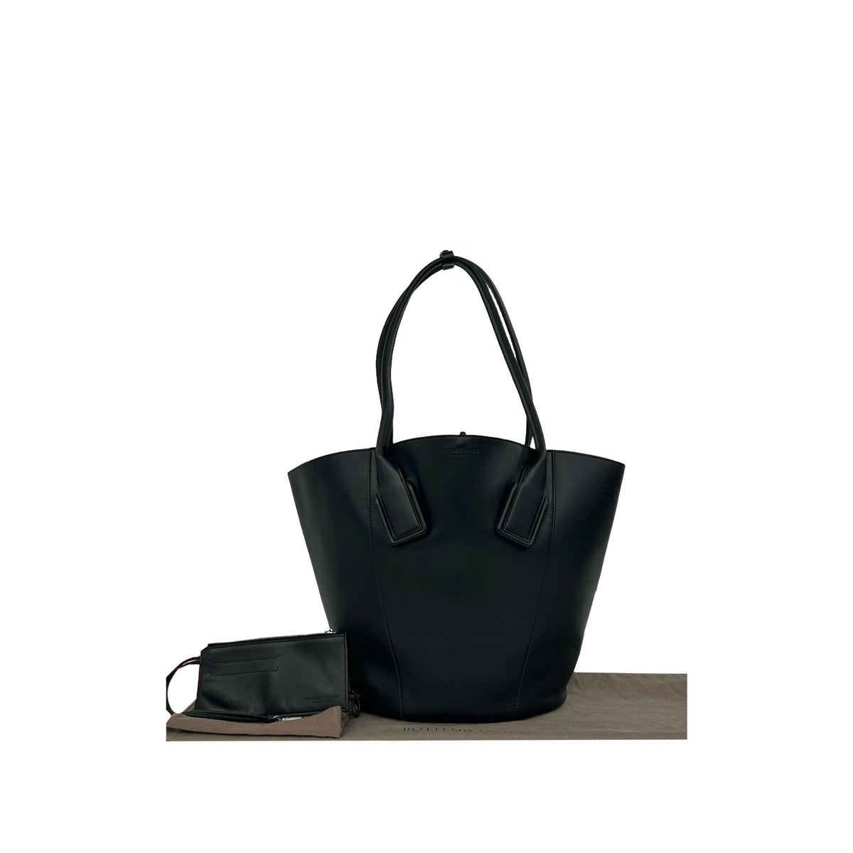 Bottega Veneta Large Leather Basket Tote — Black