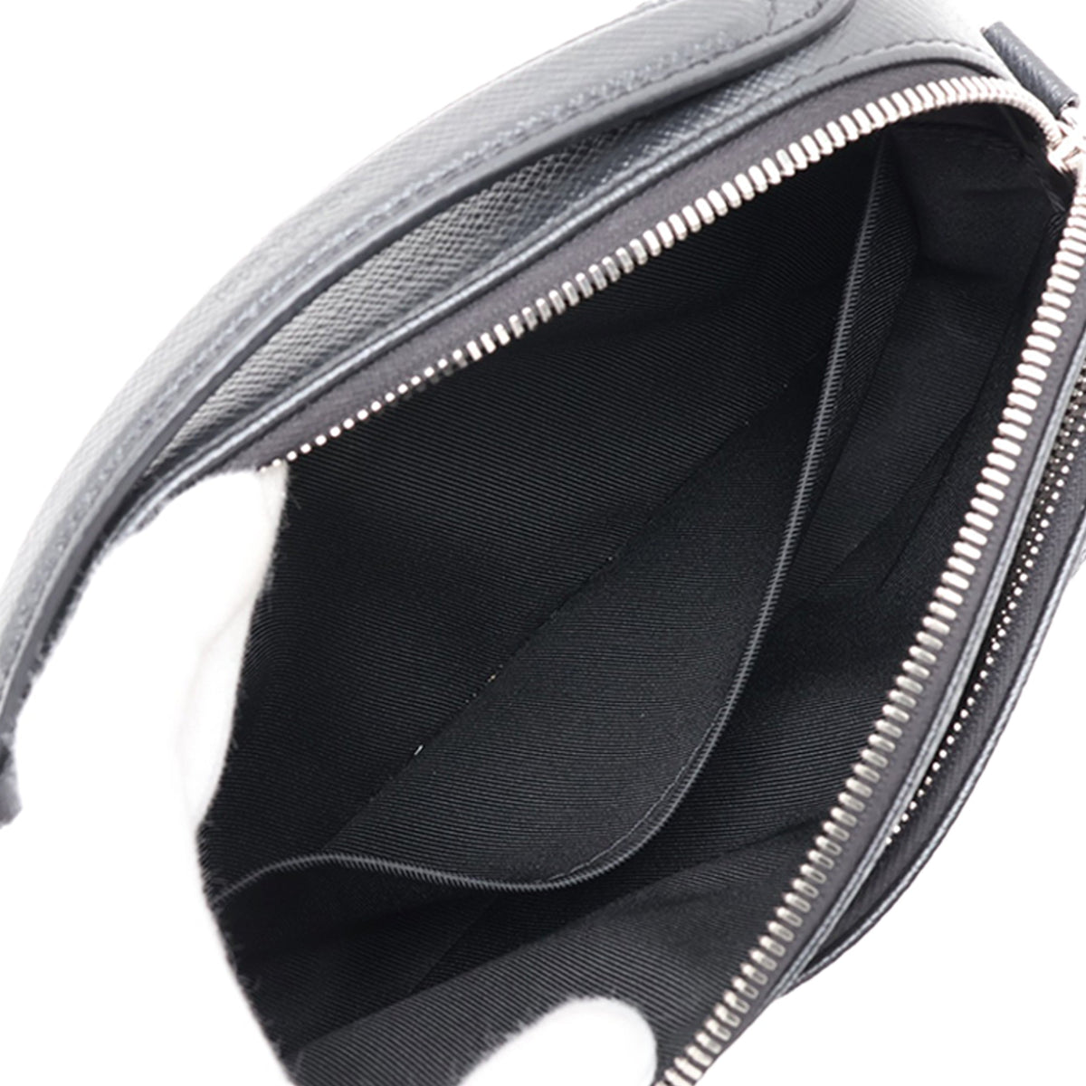Louis Vuitton Taiga Avenue Messenger — Black