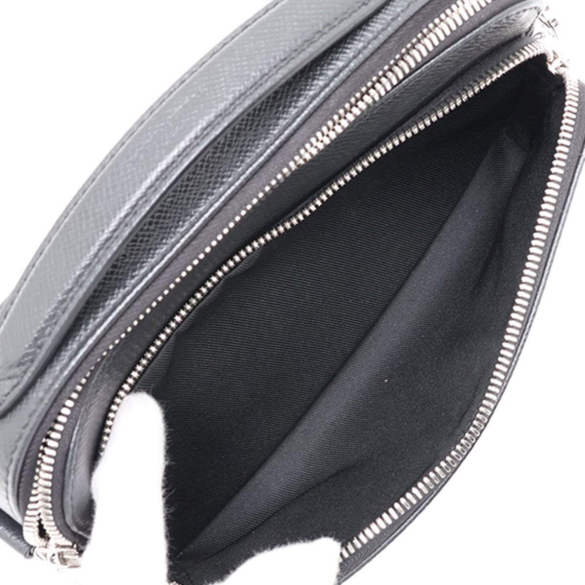 Louis Vuitton Taiga Avenue Messenger — Black