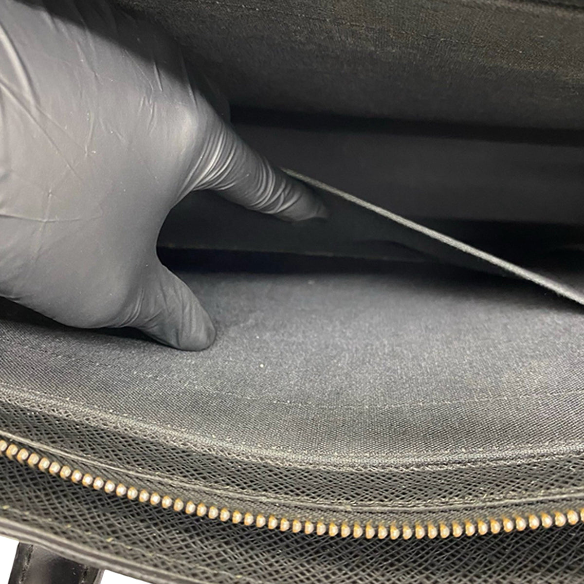 Louis Vuitton Taiga Lozan — Black