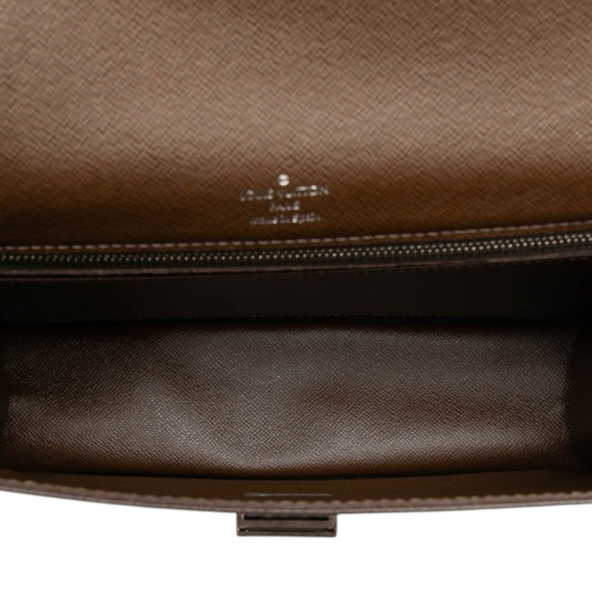 Louis Vuitton Taiga Selenga