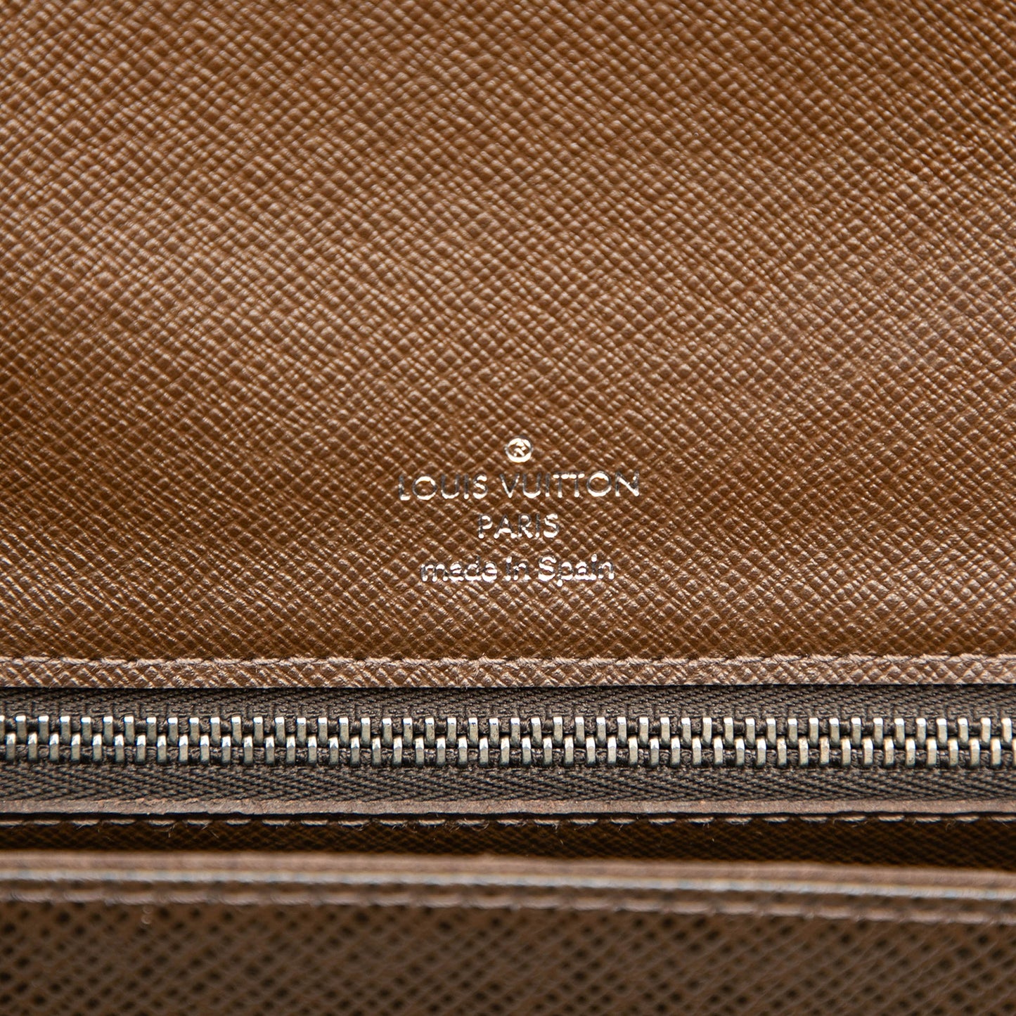 Louis Vuitton Taiga Selenga
