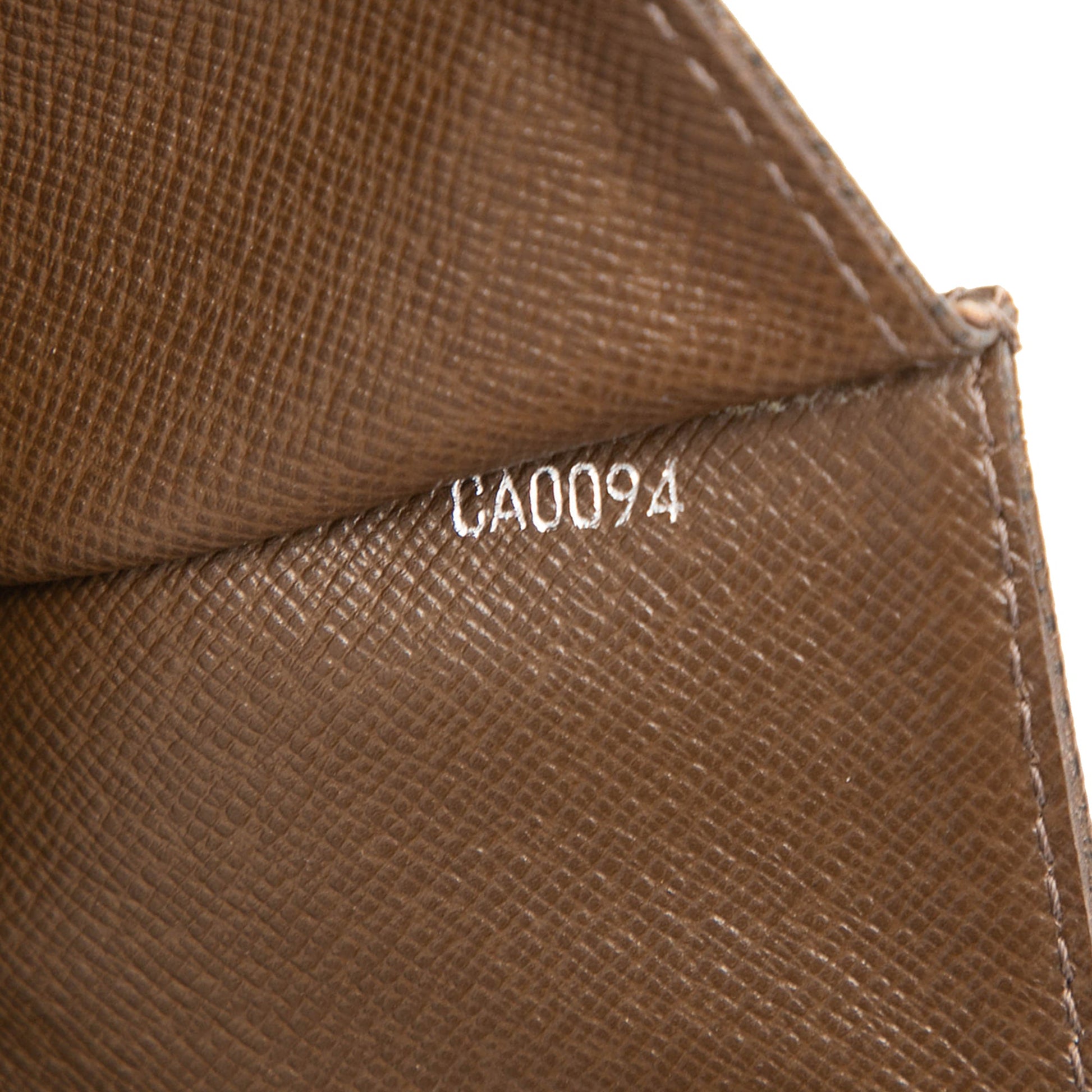 Louis Vuitton Taiga Selenga