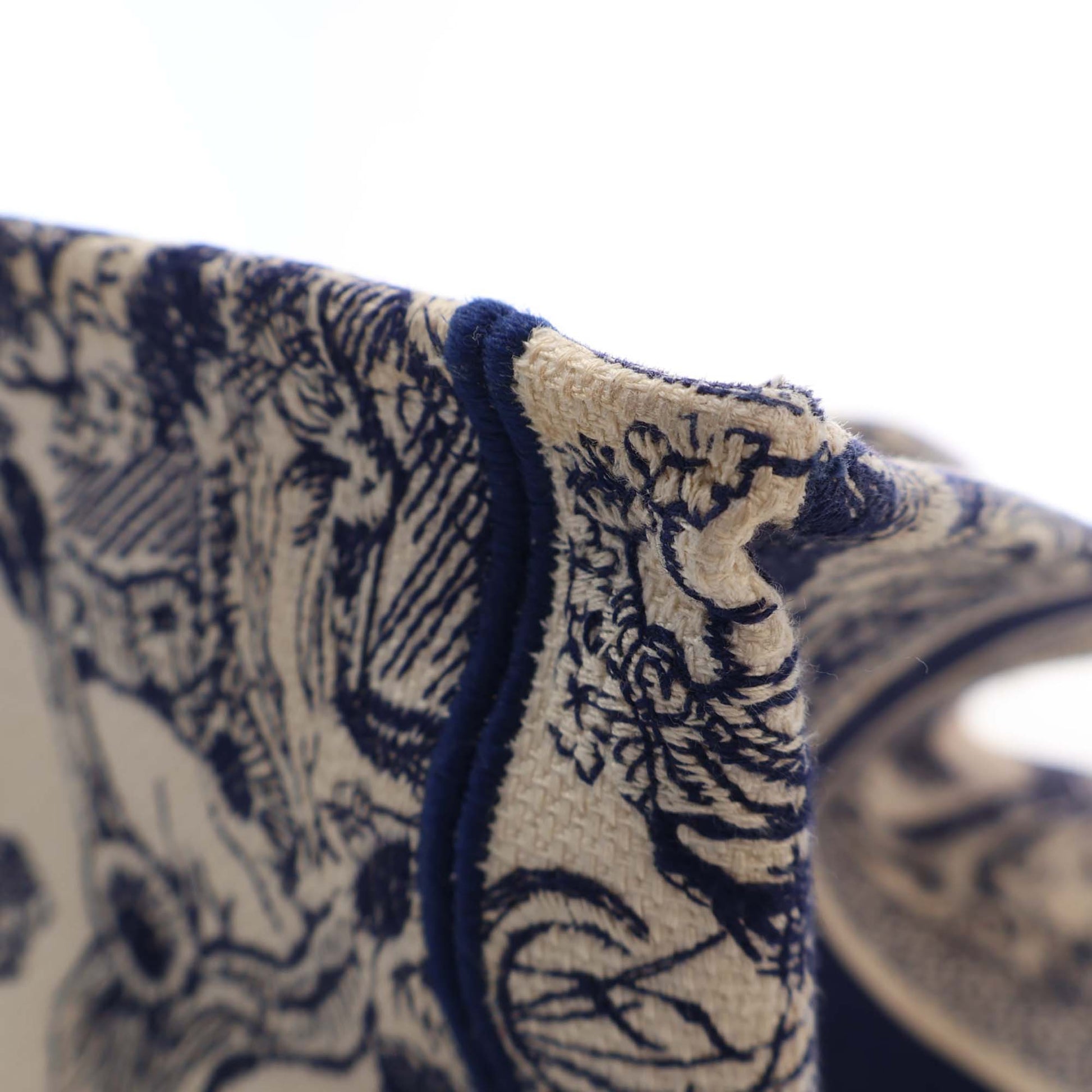 Dior Medium Canvas Embroidered Reverse Dioriviera Toile De Jouy Book Tote