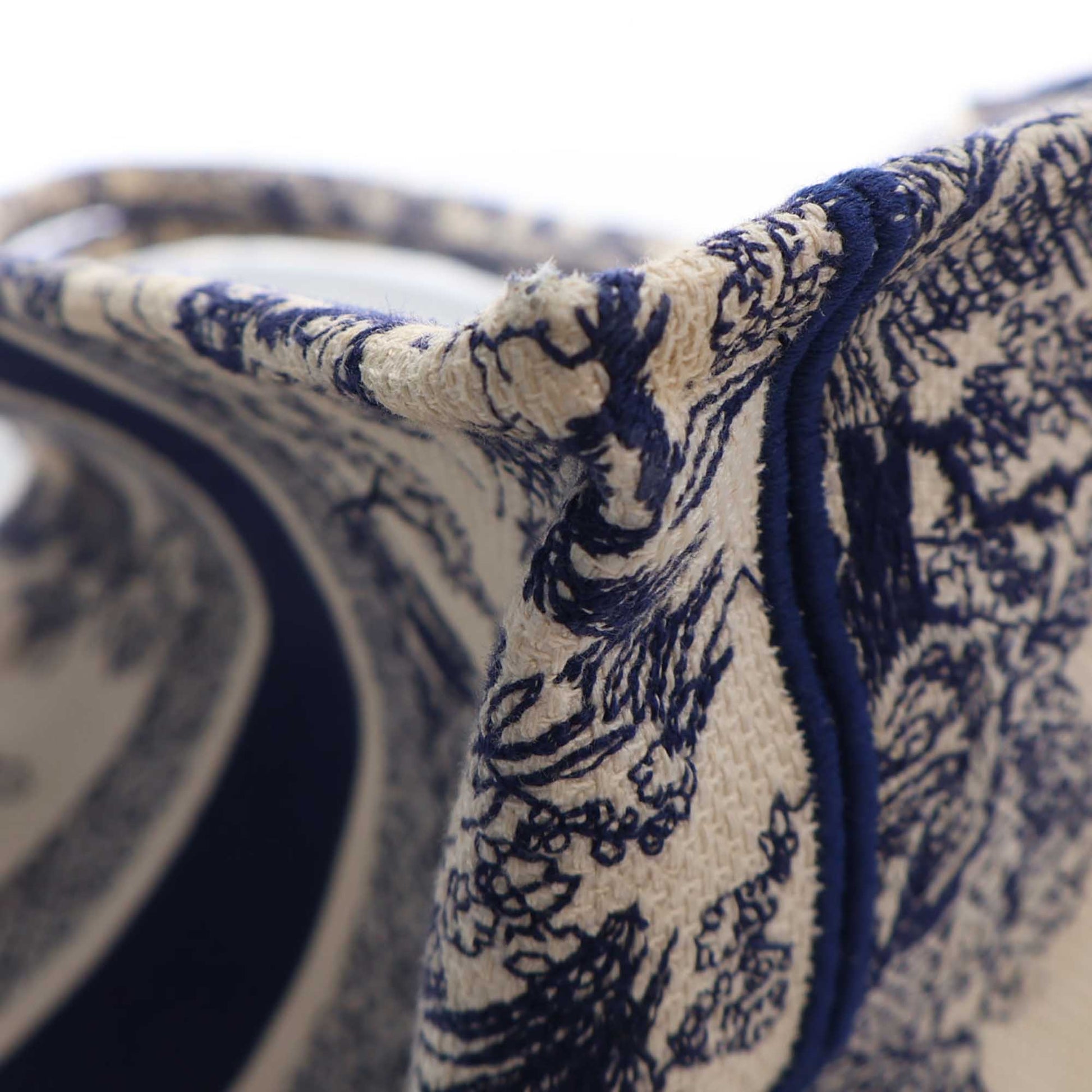 Dior Medium Canvas Embroidered Reverse Dioriviera Toile De Jouy Book Tote
