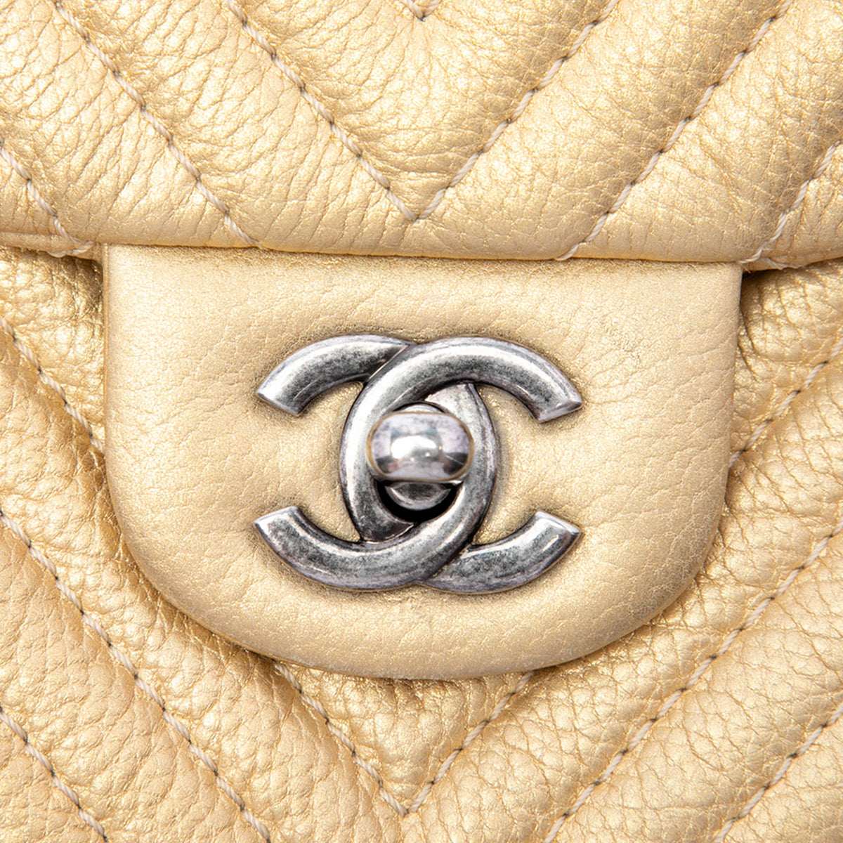Chanel CC Chevron Metallic Aged Calfskin Bubble Flap — Gold