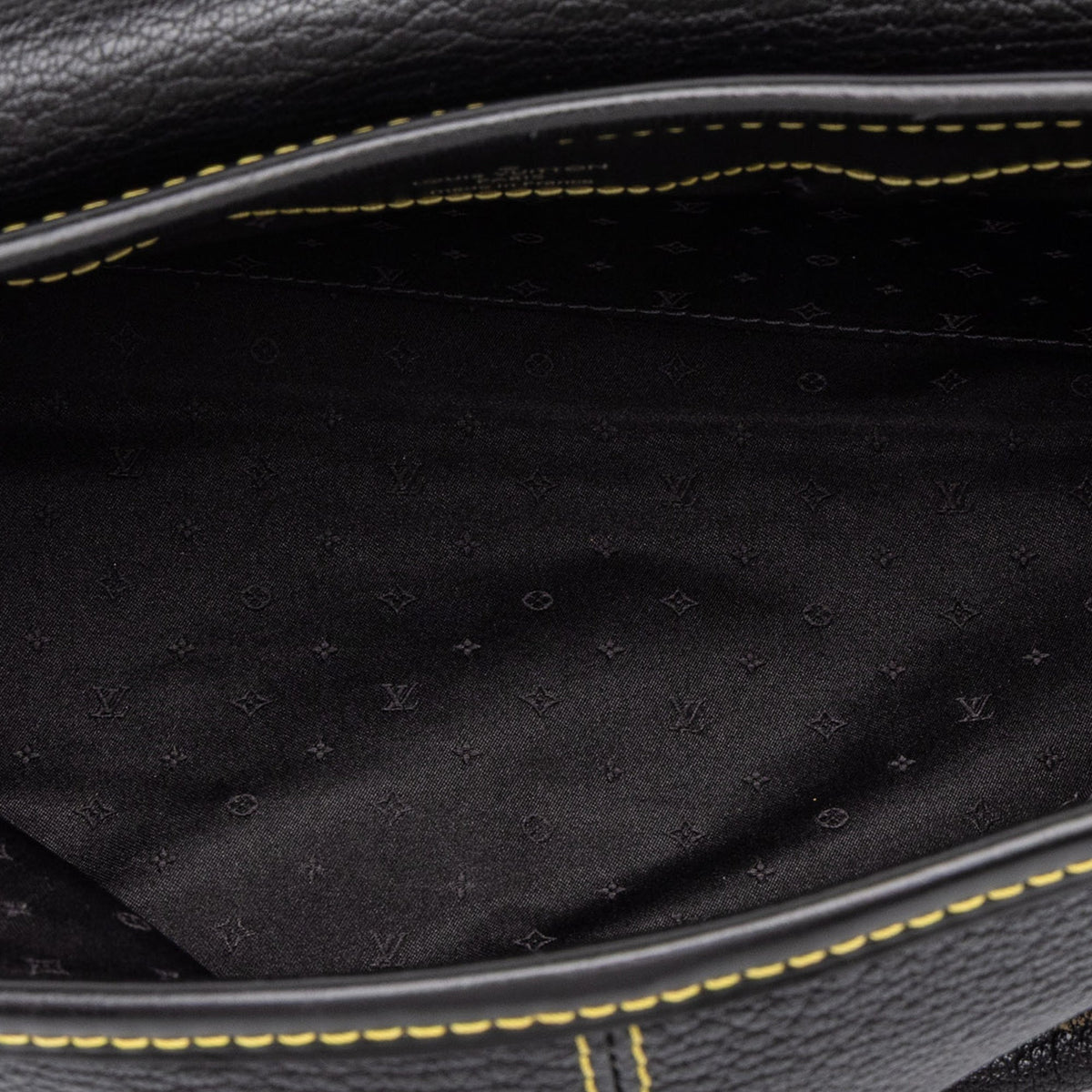 Louis Vuitton Suhali L Essentiel PM — Black