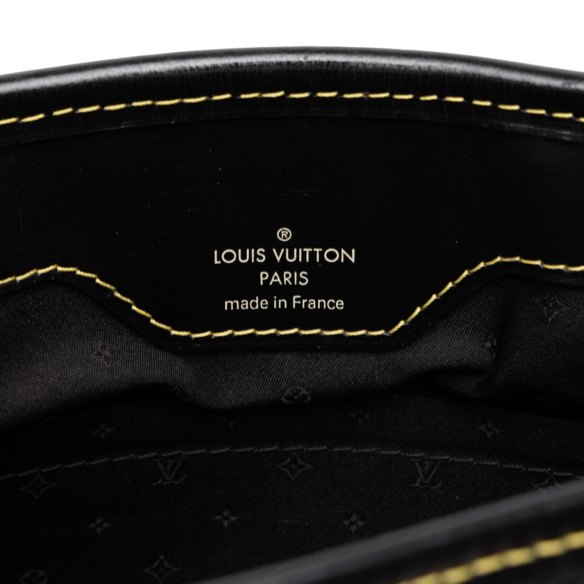 Louis Vuitton Suhali L Essentiel PM — Black