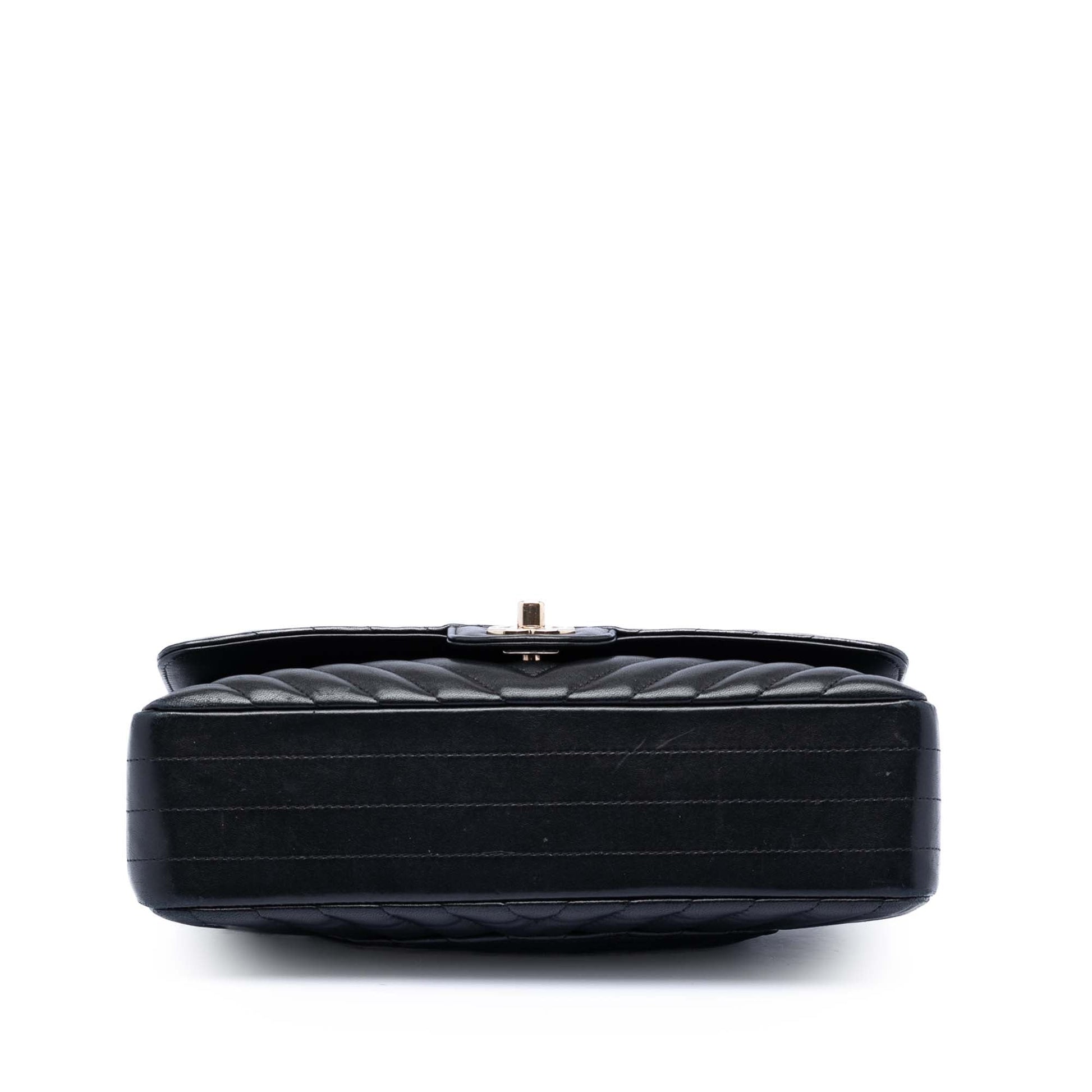 Medium Classic Chevron Lambskin Double Flap
