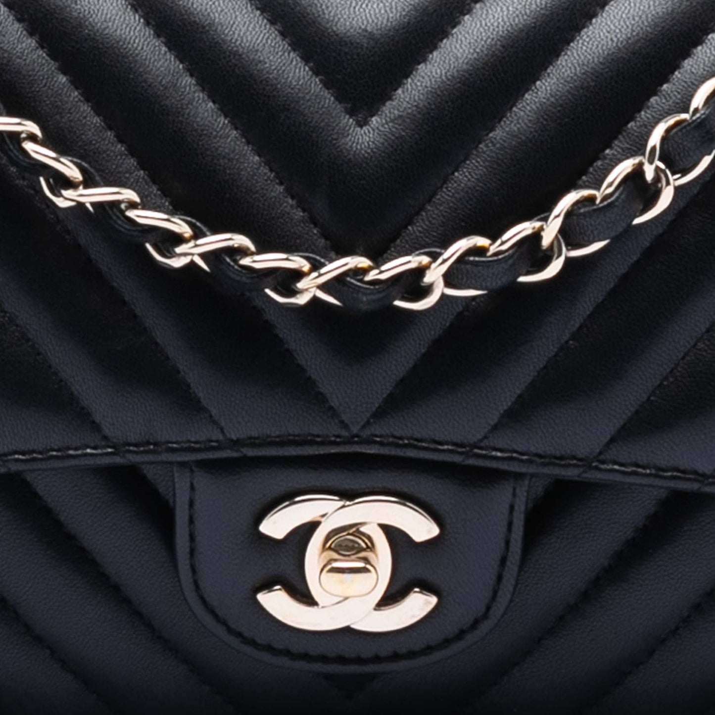 Medium Classic Chevron Lambskin Double Flap