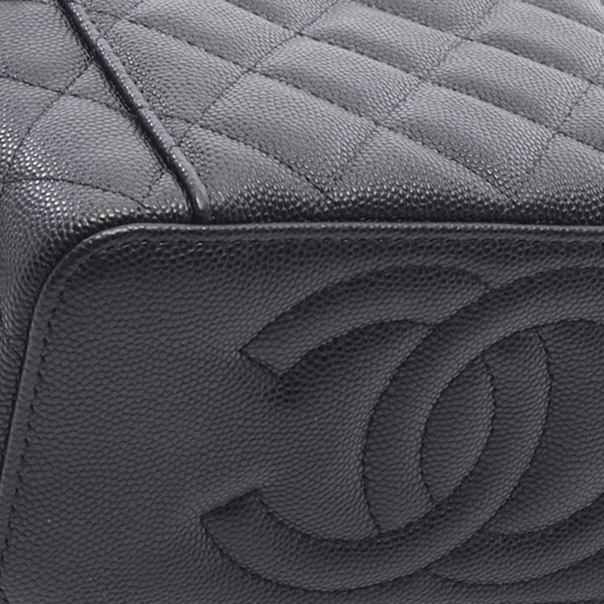 Chanel Small CC Quilted Caviar Vanity Case With Chain — Black