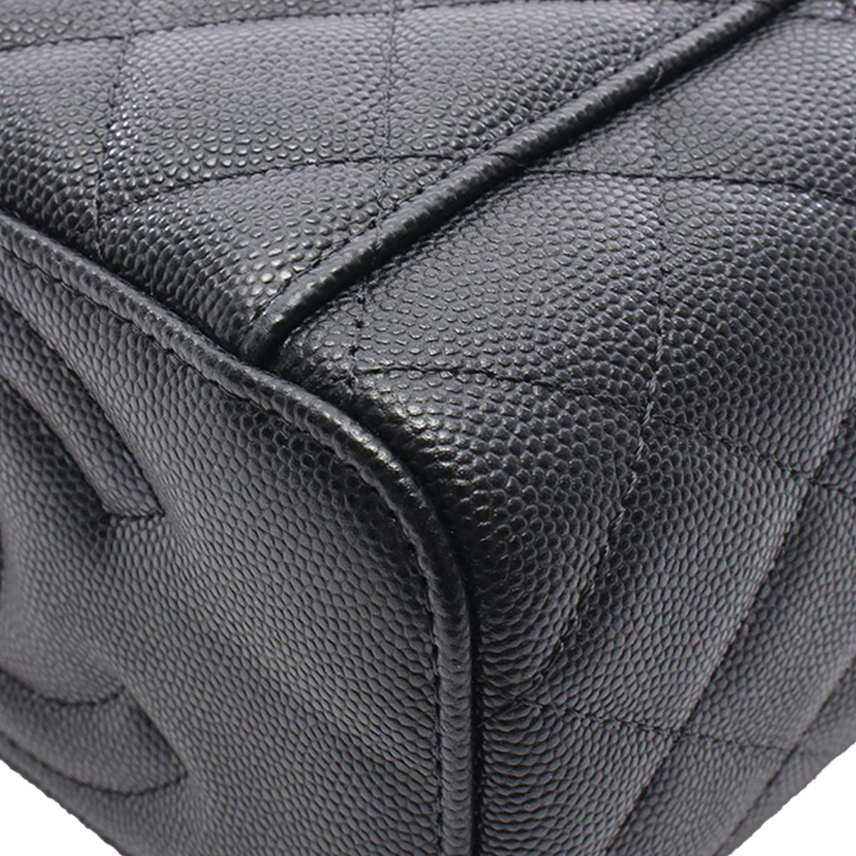 Chanel Small CC Quilted Caviar Vanity Case With Chain — Black