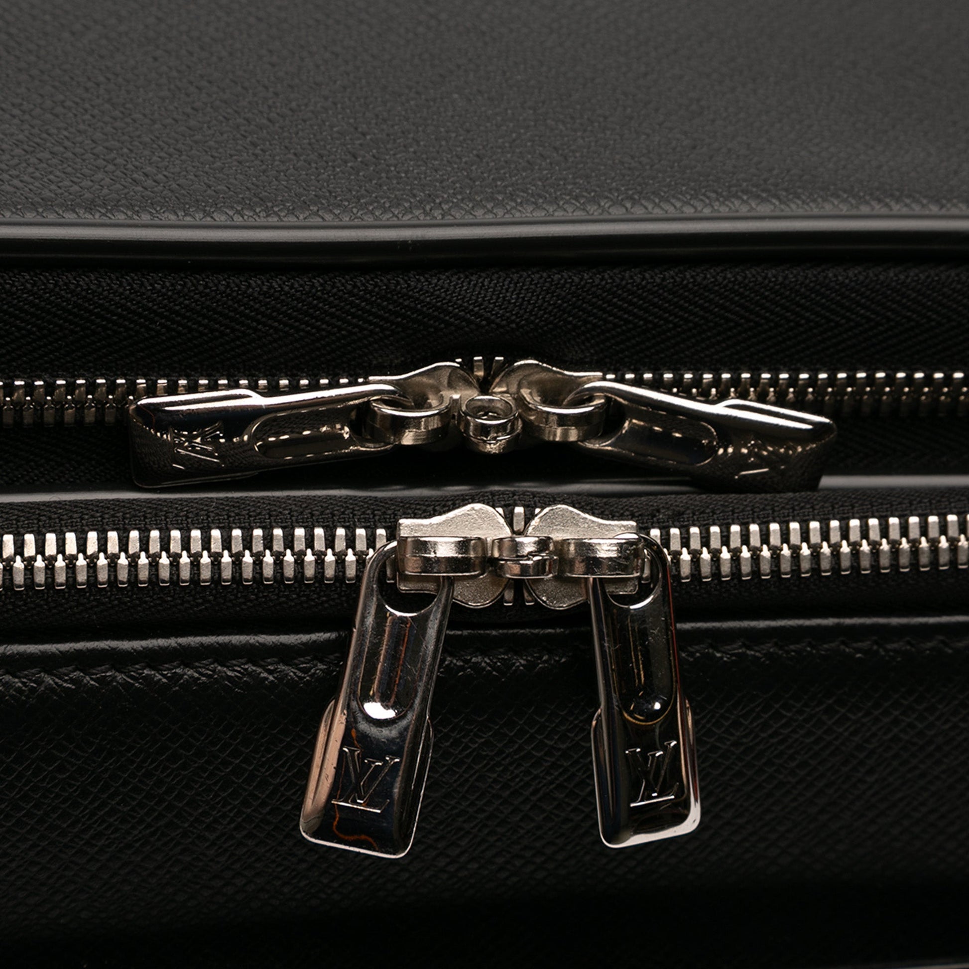 Louis Vuitton Taiga Pegase 55