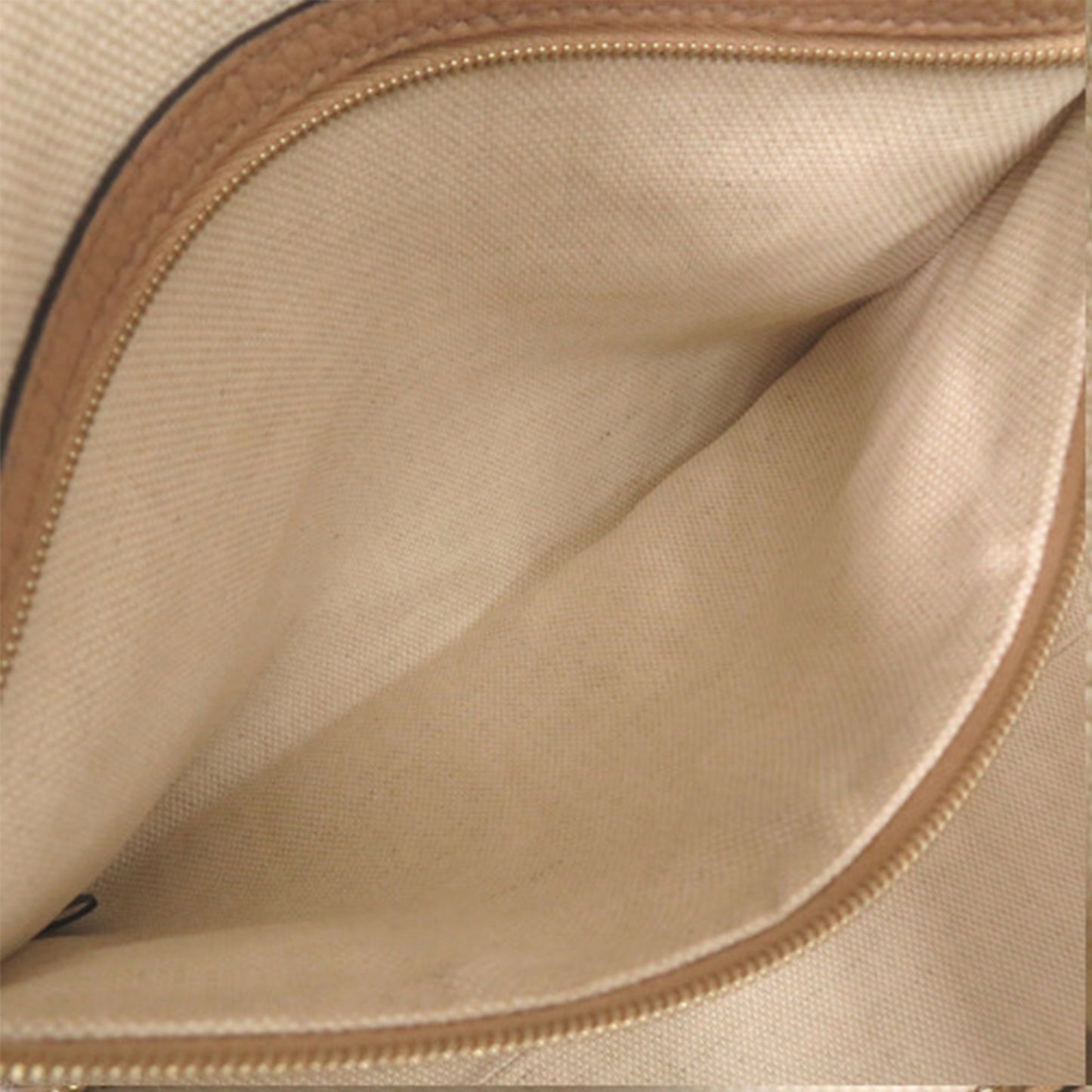 Gucci Medium Calfskin Soho Chain Tote
