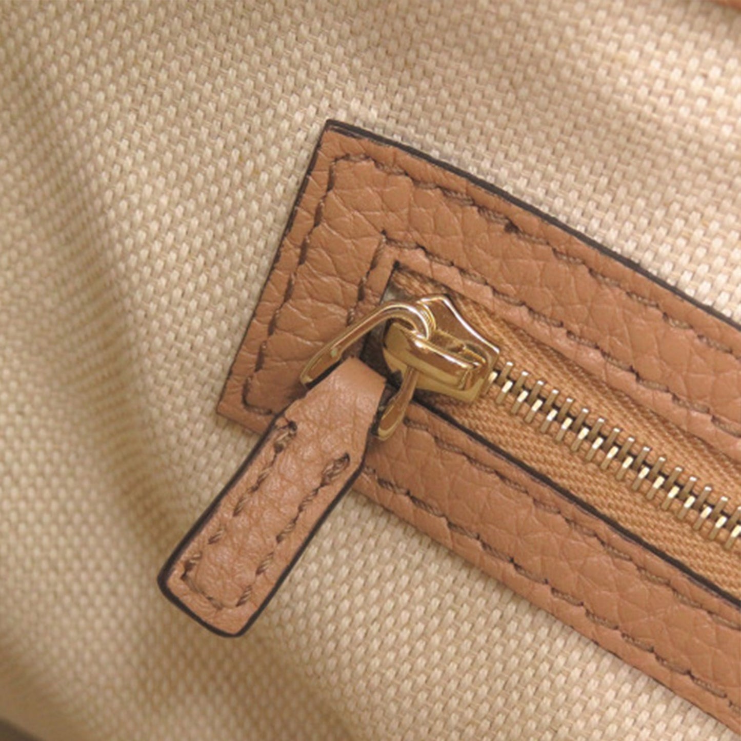 Gucci Medium Calfskin Soho Chain Tote