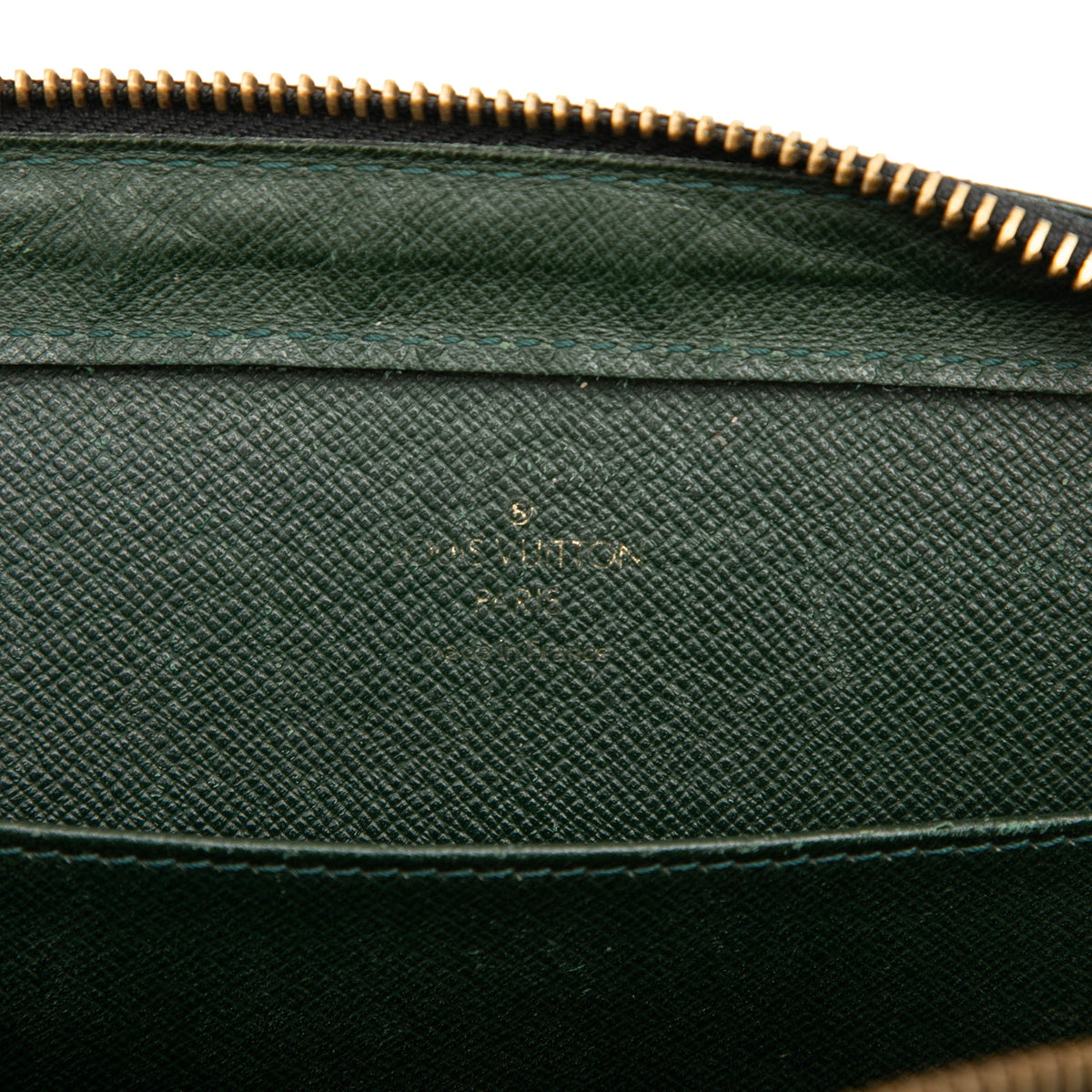 Louis Vuitton Taiga Pochette Baikal — Green