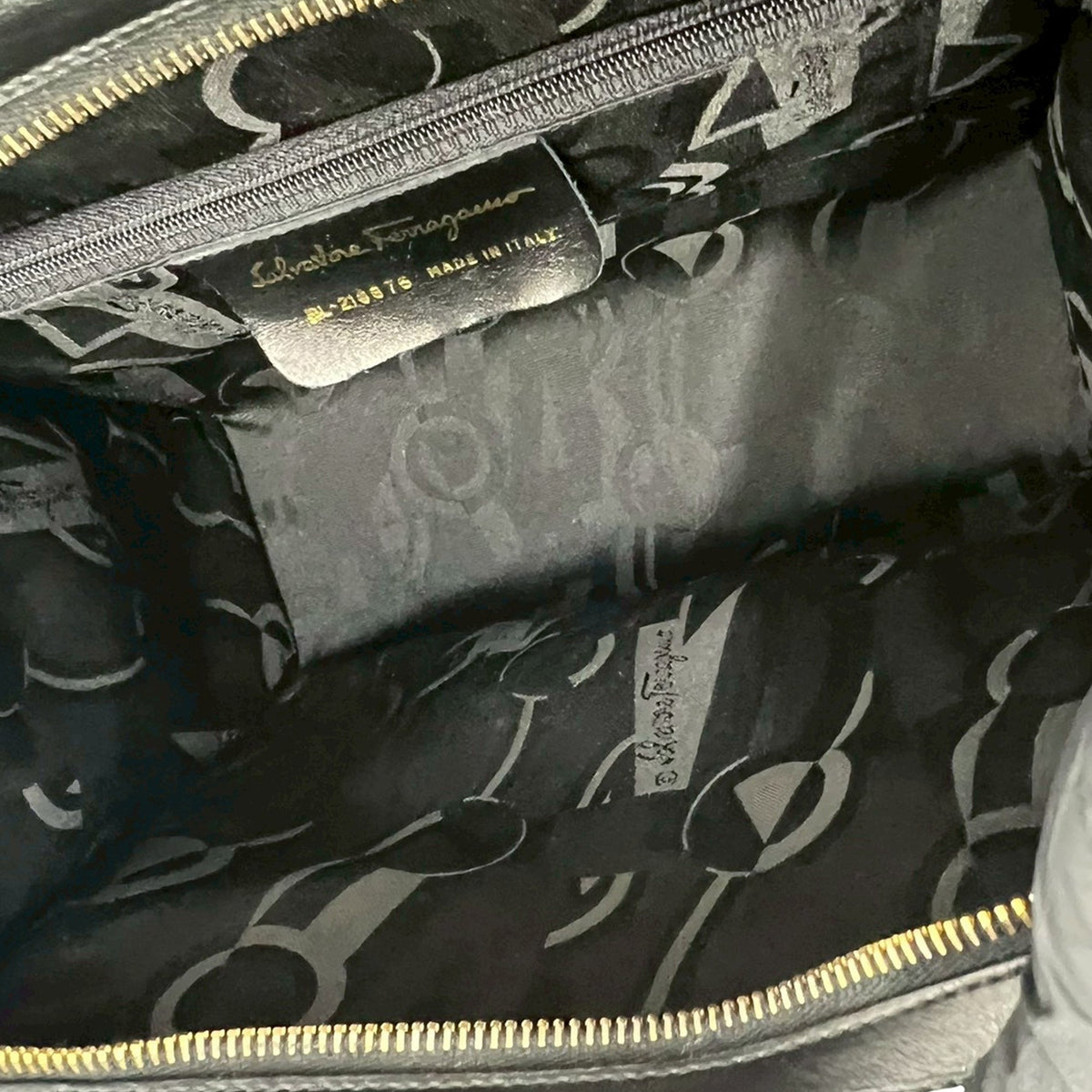 Ferragamo Leather Vara Tote — Black