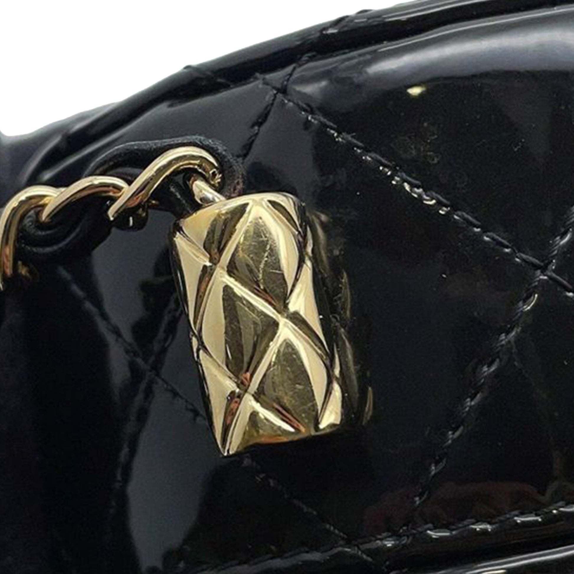 Chanel CC Quilted Patent Round Vanity Clutch With Chain