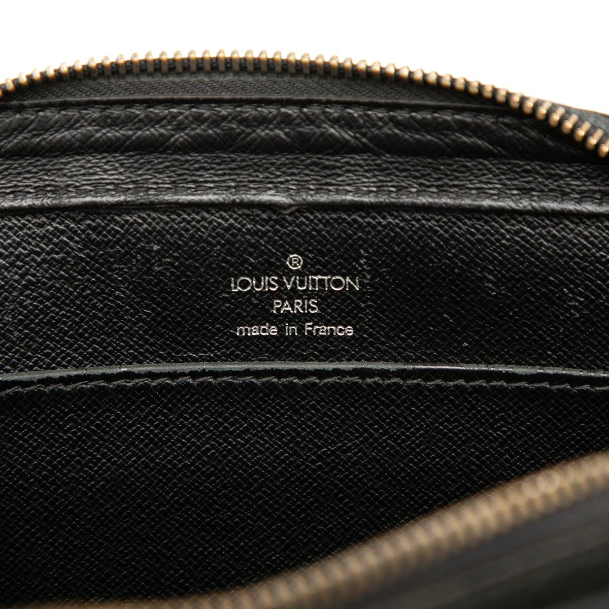 Louis Vuitton Taiga Pochette Baikal — Black