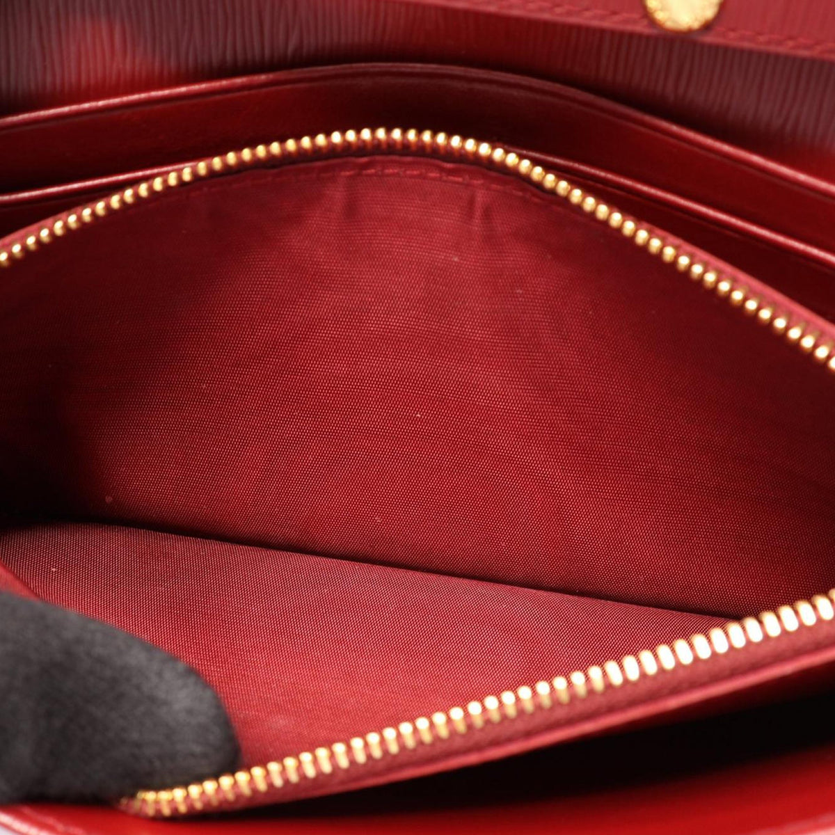 Prada Vitello Move Wallet on Chain — Red