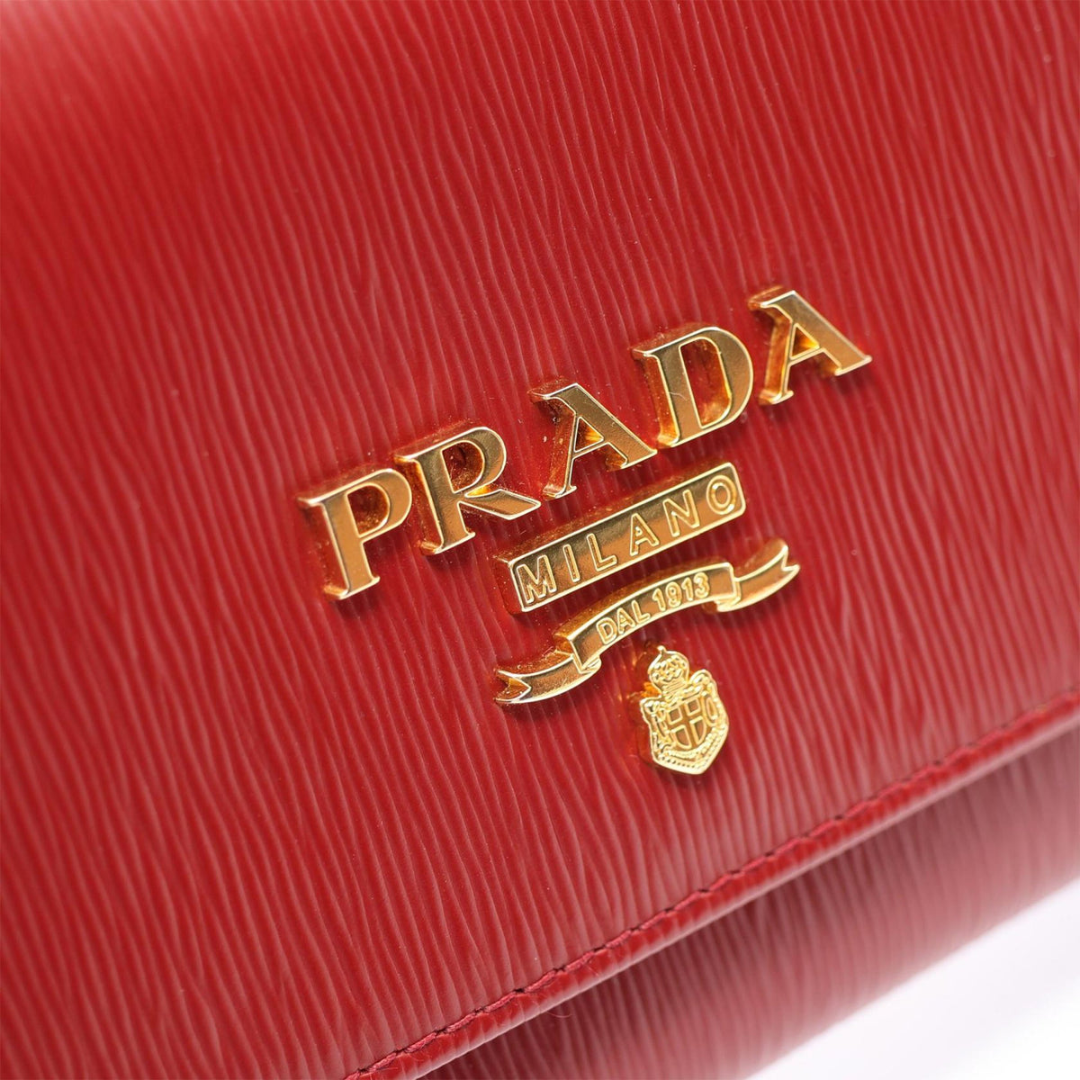 Prada Vitello Move Wallet on Chain — Red