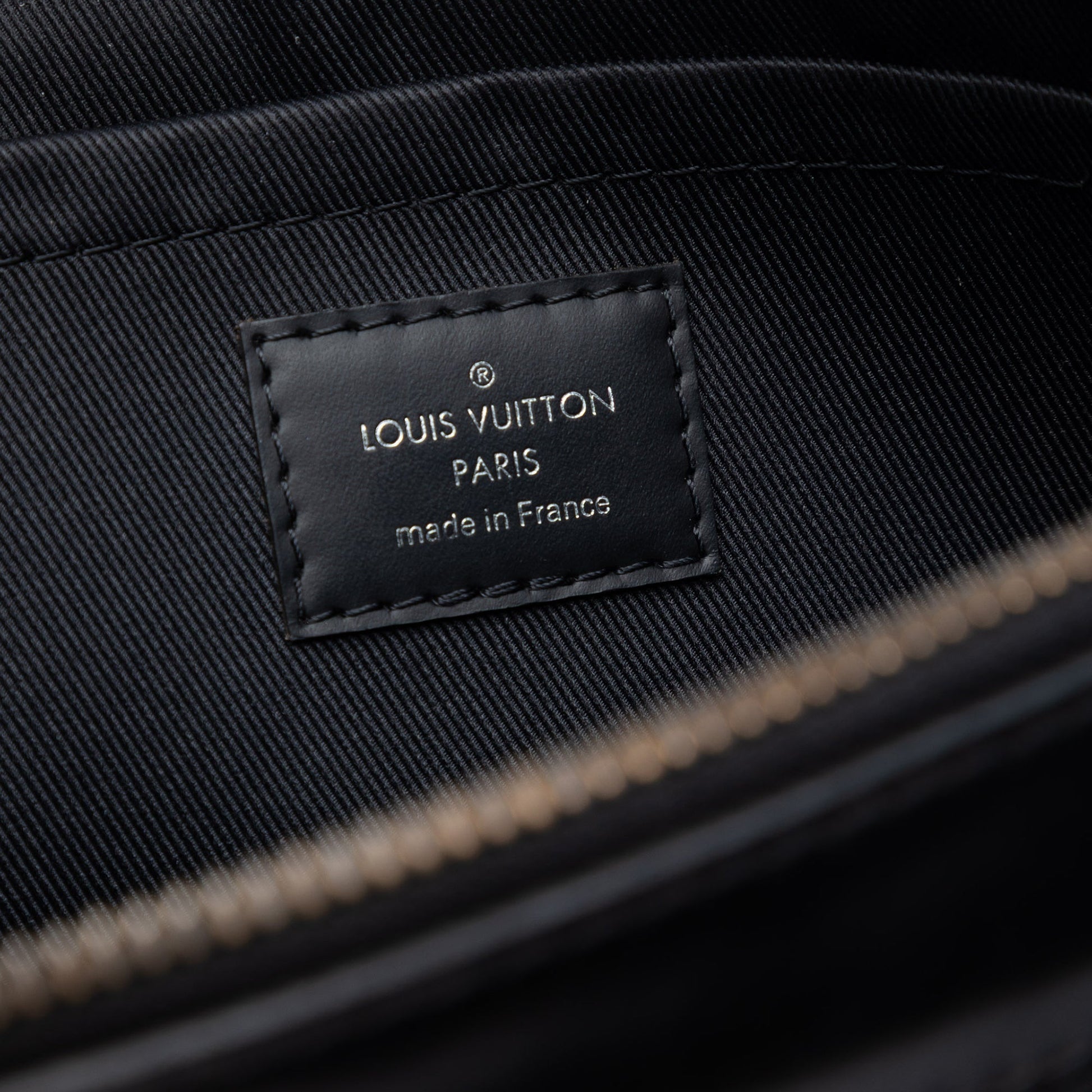 Louis Vuitton Monogram Eclipse Discovery Pochette GM
