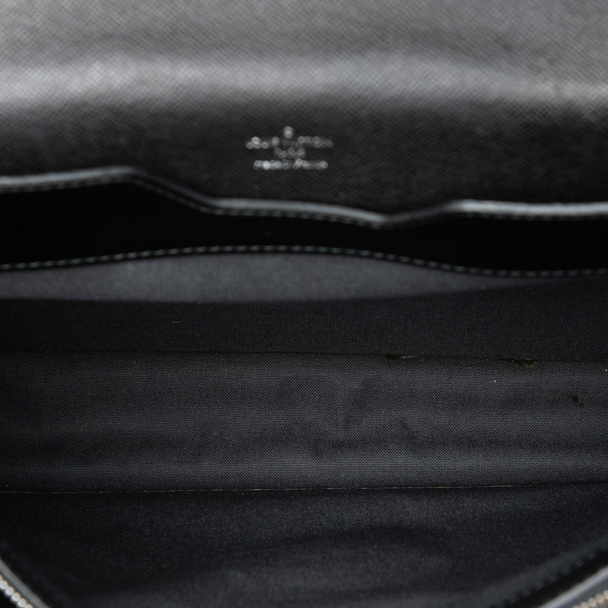Louis Vuitton Taiga Neo Robusto 2 Briefcase — Black