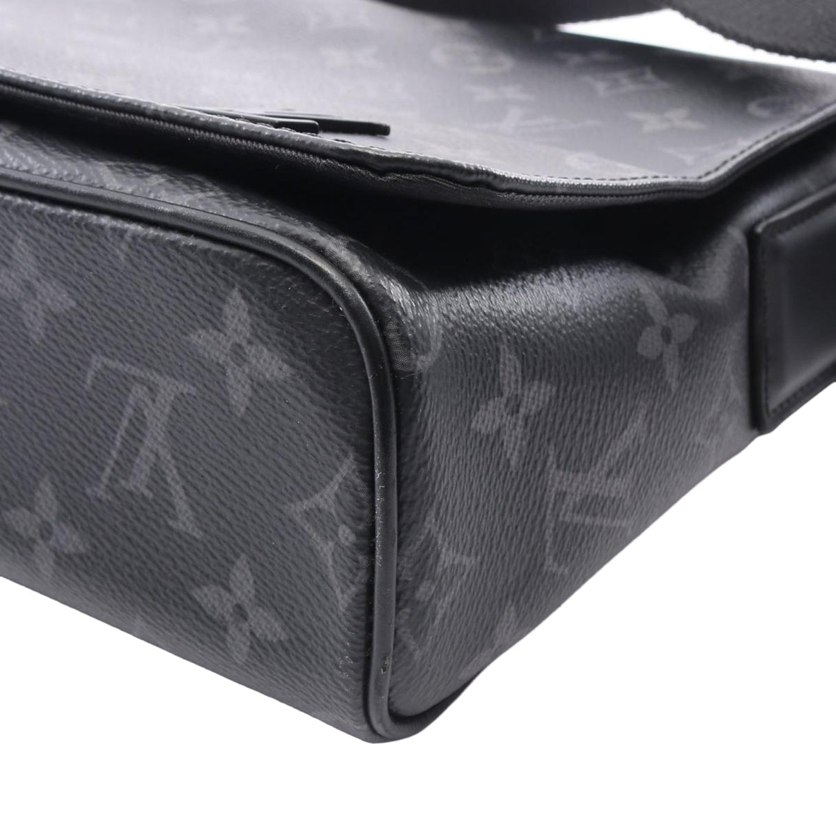 Louis Vuitton Monogram Eclipse District PM