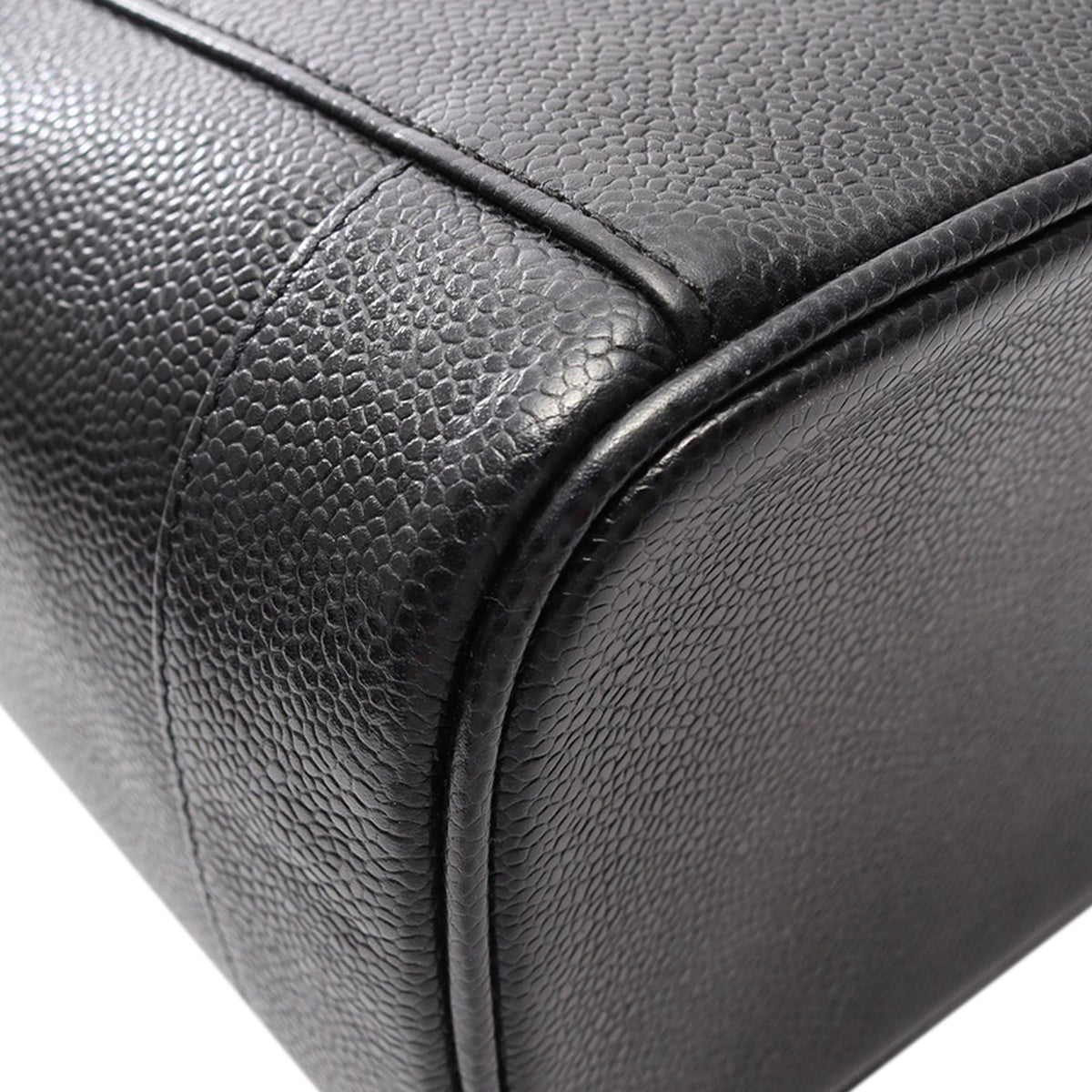 Chanel CC Caviar Vanity Case — Black