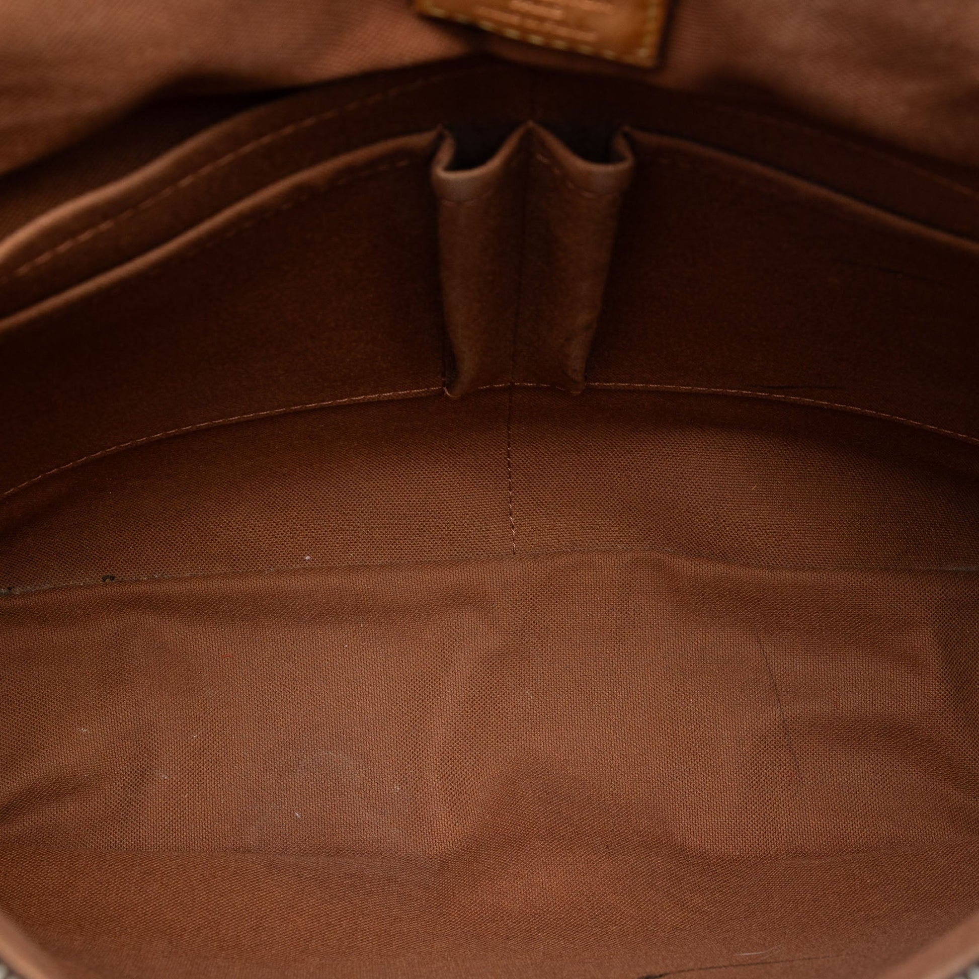 Louis Vuitton Monogram Beaubourg Messenger MM