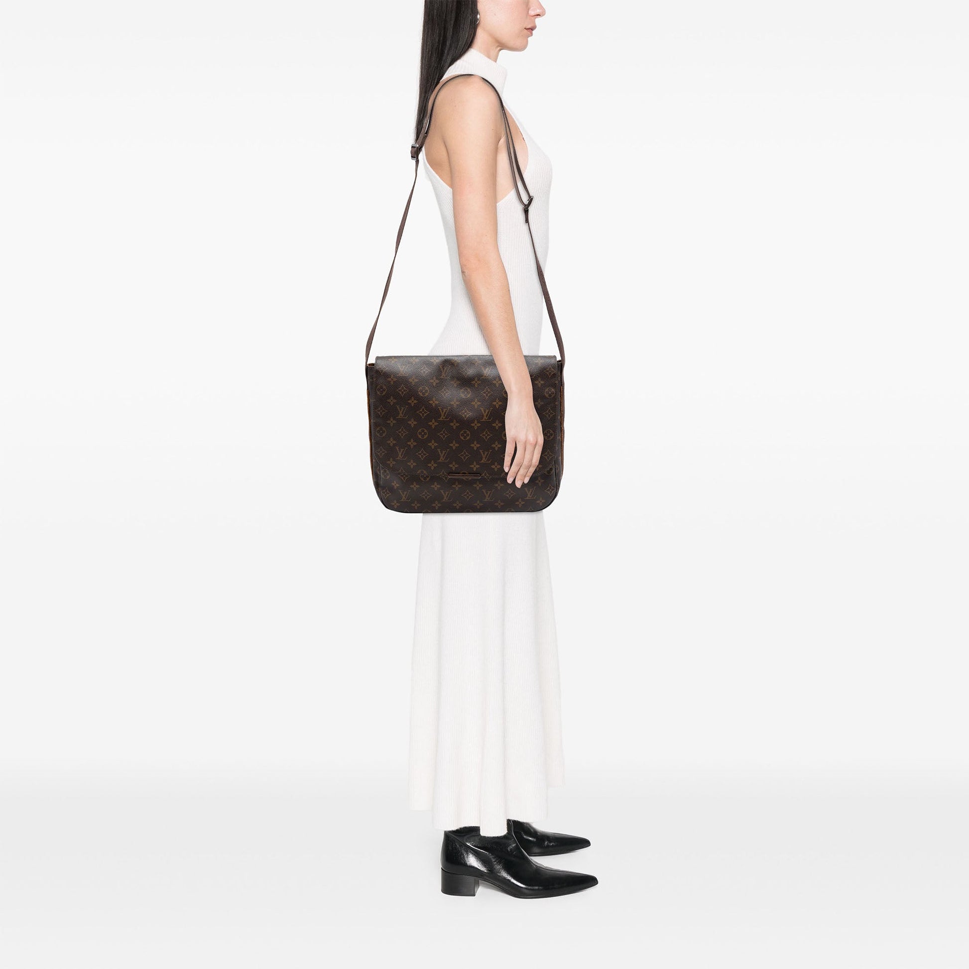 Louis Vuitton Monogram Beaubourg Messenger MM
