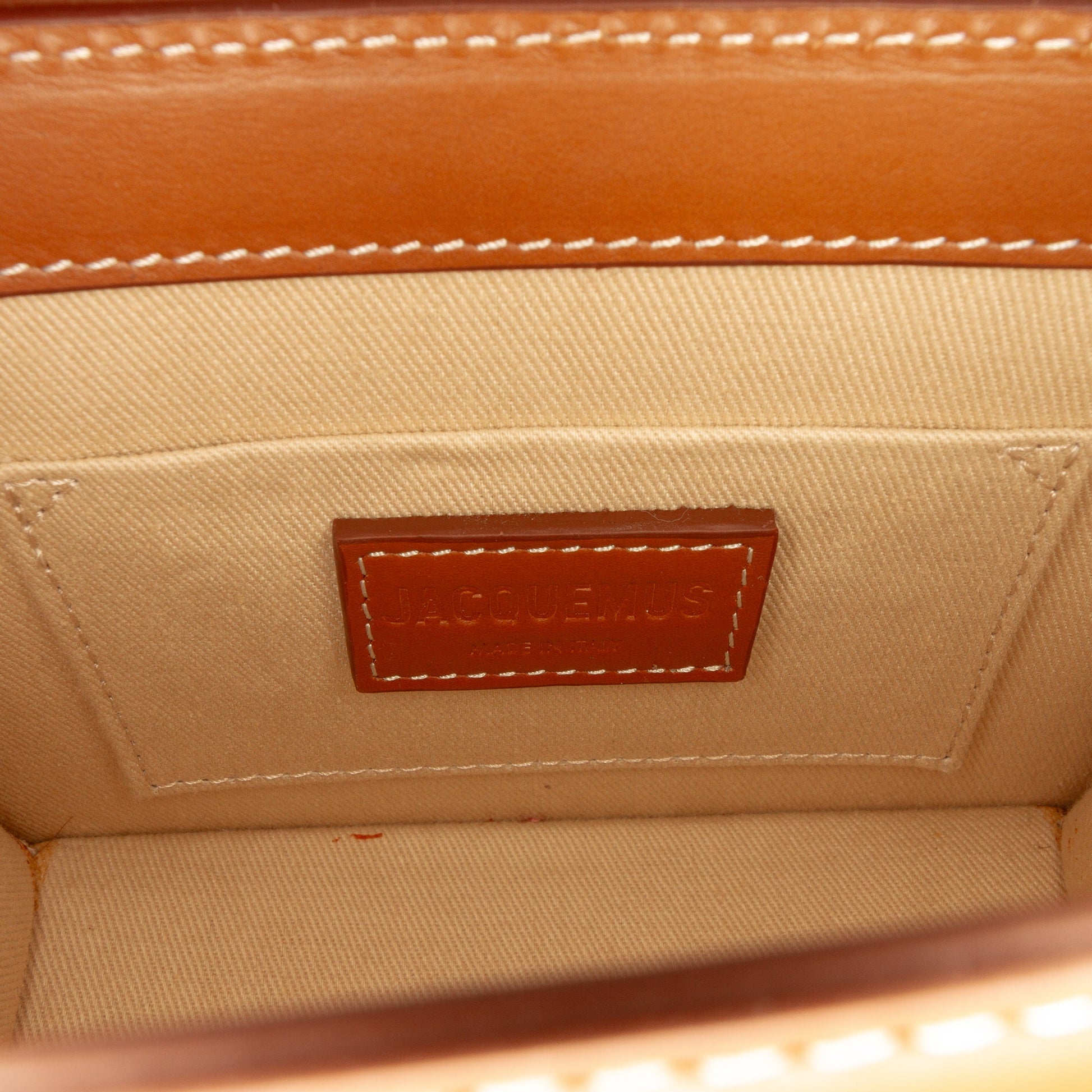 Leather Le Chiquito Moyen Boucle