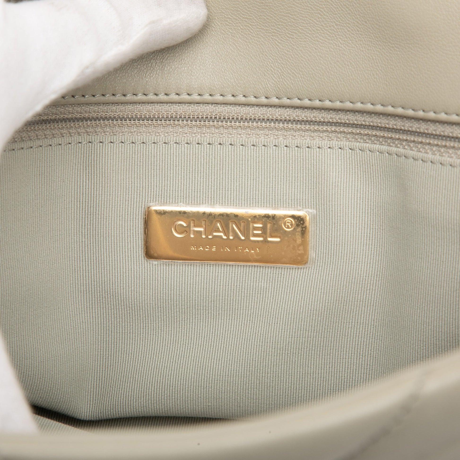 Maxi Lambskin 19 Flap