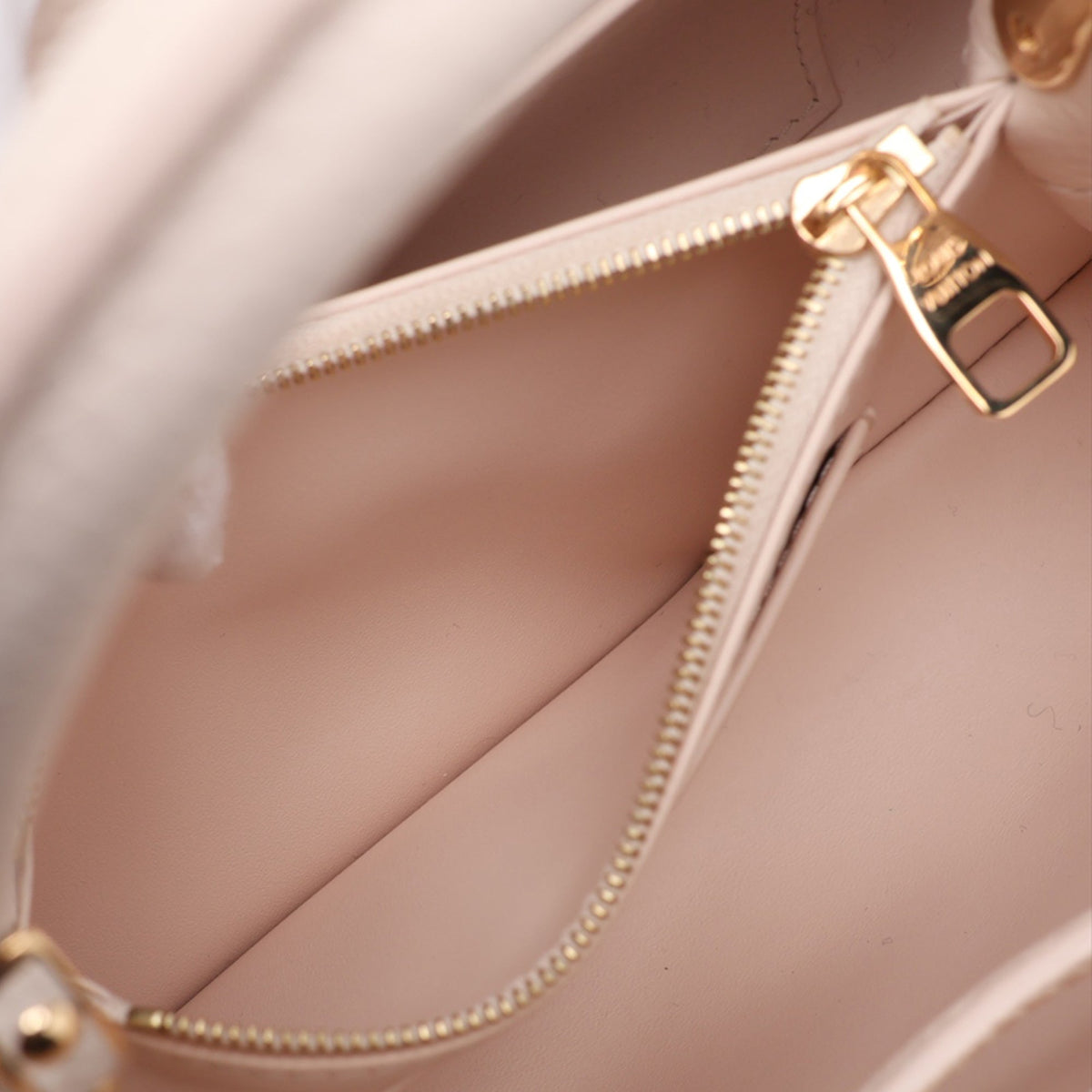 Louis Vuitton Taurillon Flowers Capucines BB — White