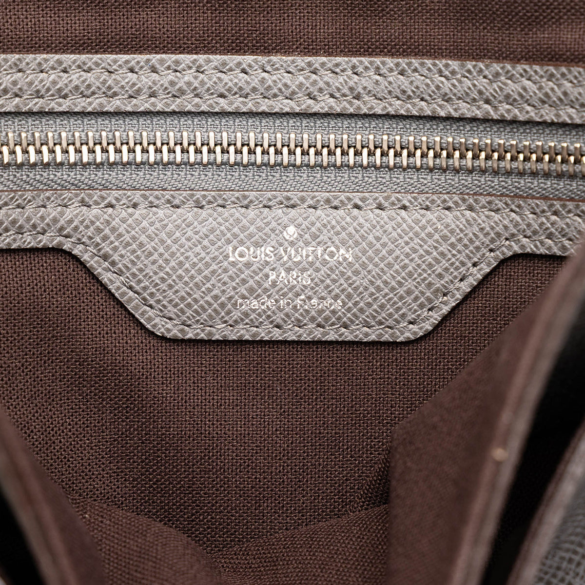 Louis Vuitton Taiga Roman MM