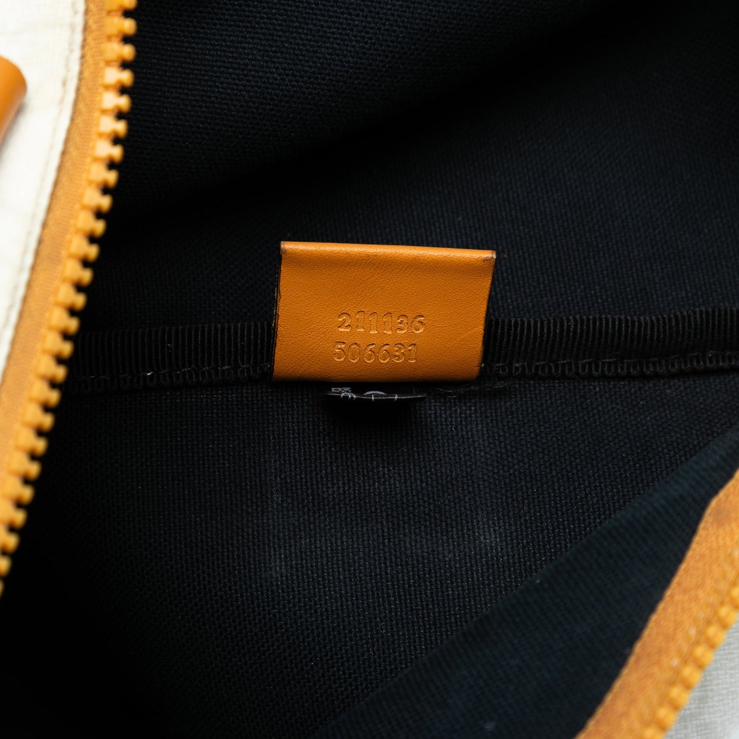 Gucci GG Supreme Heritage Logo Flat Zip Tote
