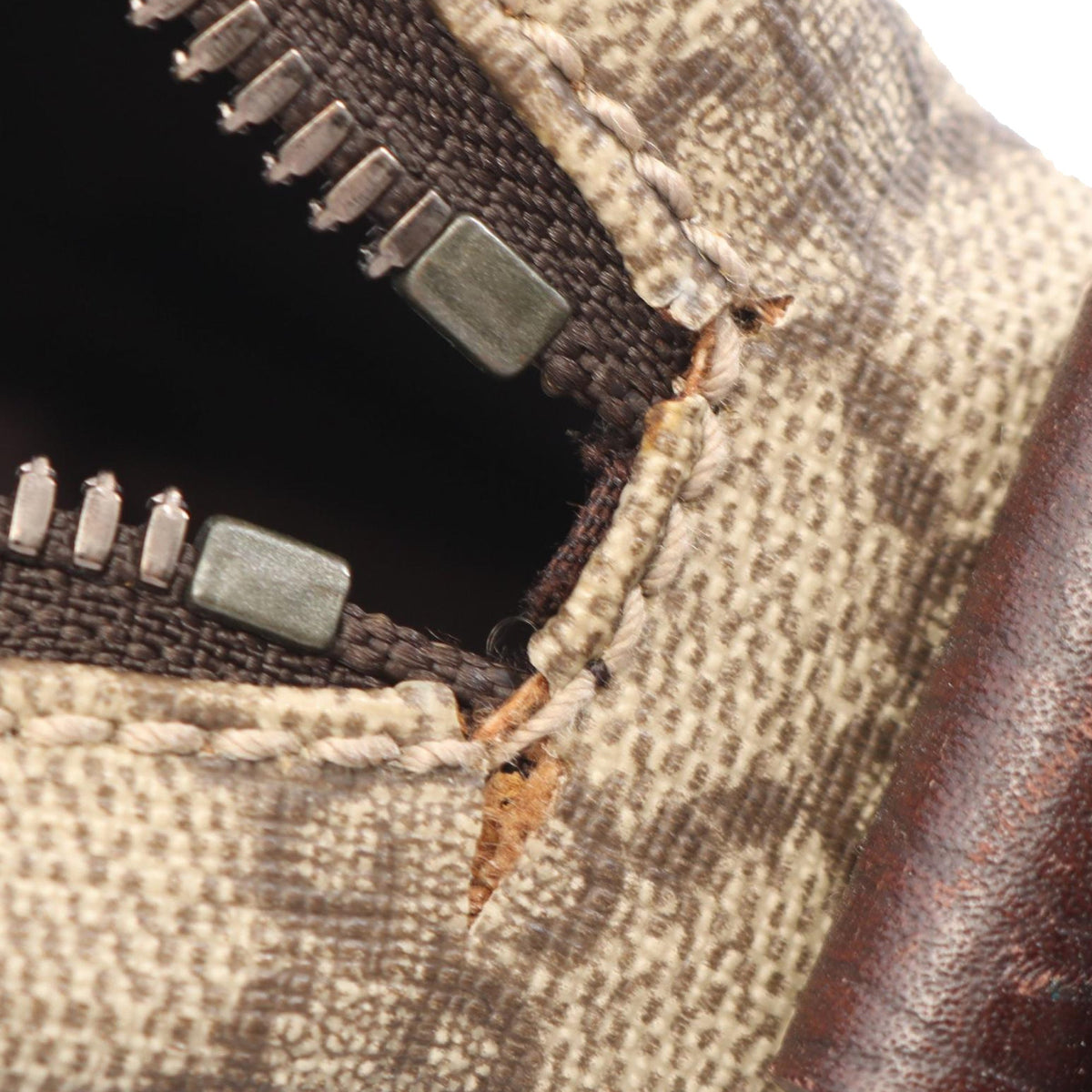 Gucci GG Supreme Crossbody — Beige