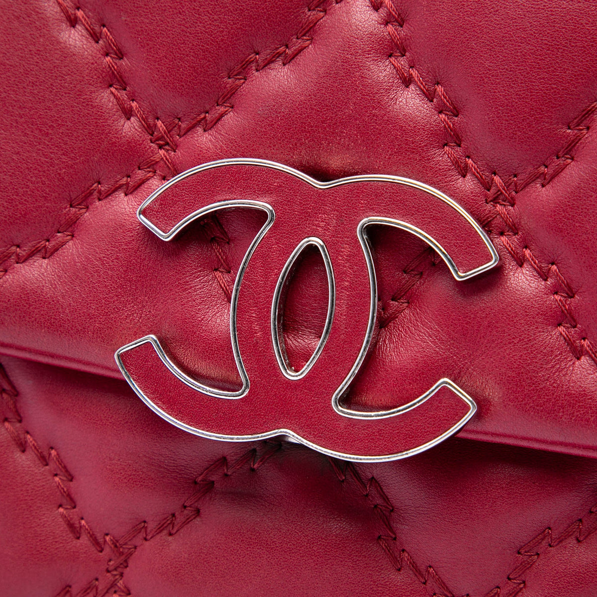 Chanel Quilted Calfskin Double Stitch Hamptons Clutch with Chain