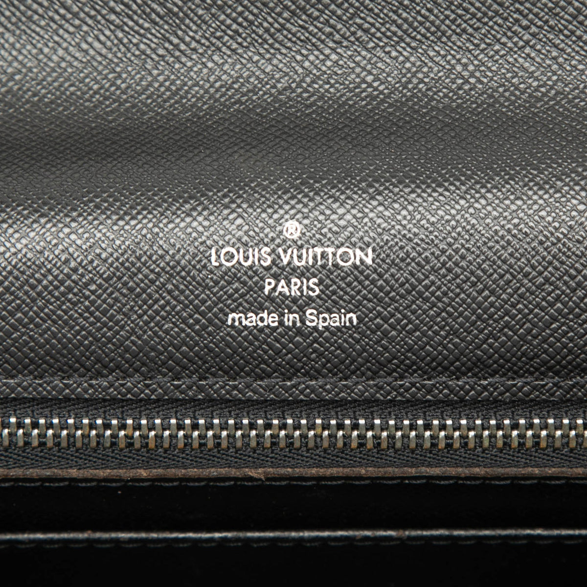 Louis Vuitton Taiga Selenga
