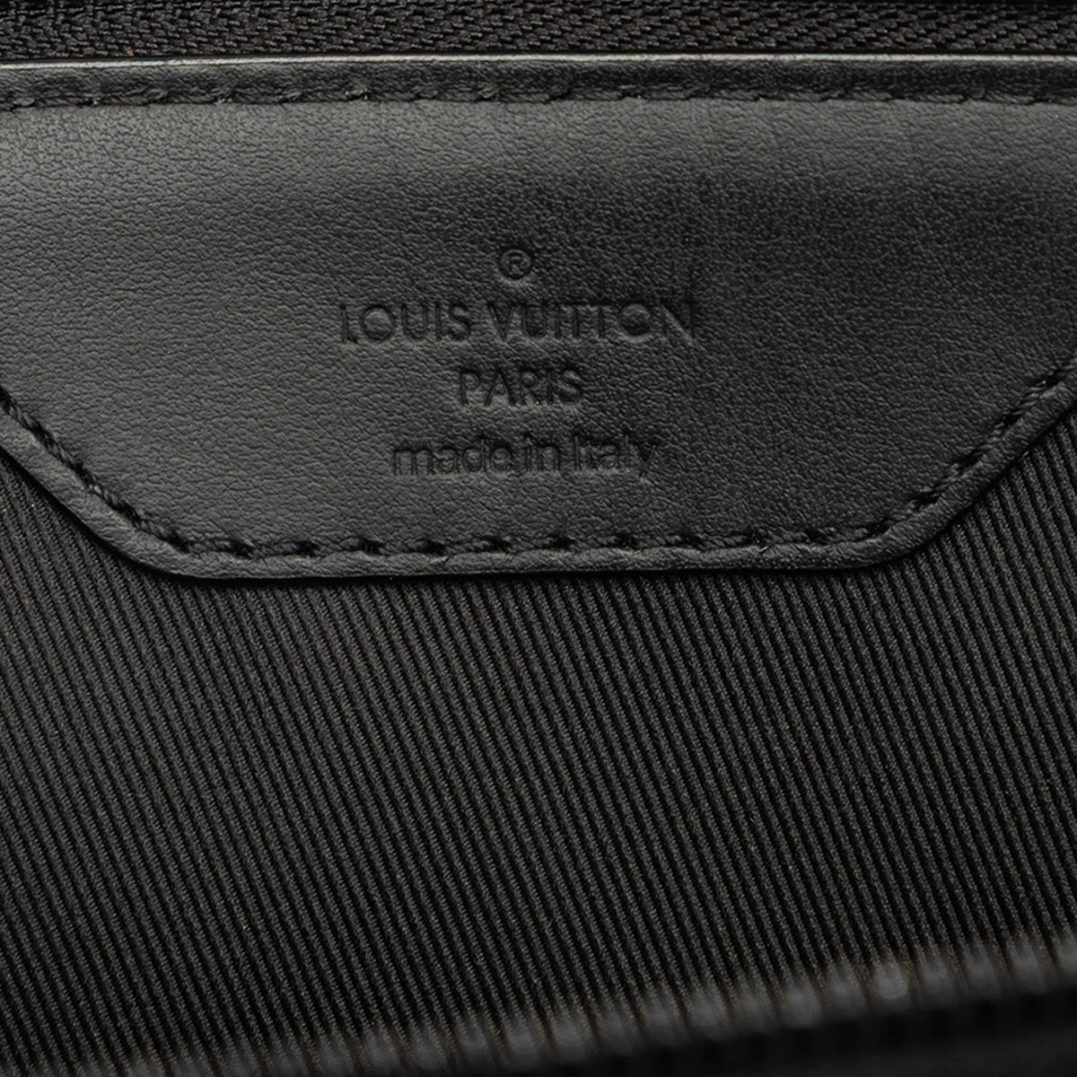 Louis Vuitton Monogram Taurillon Sac Plat Cross — Black