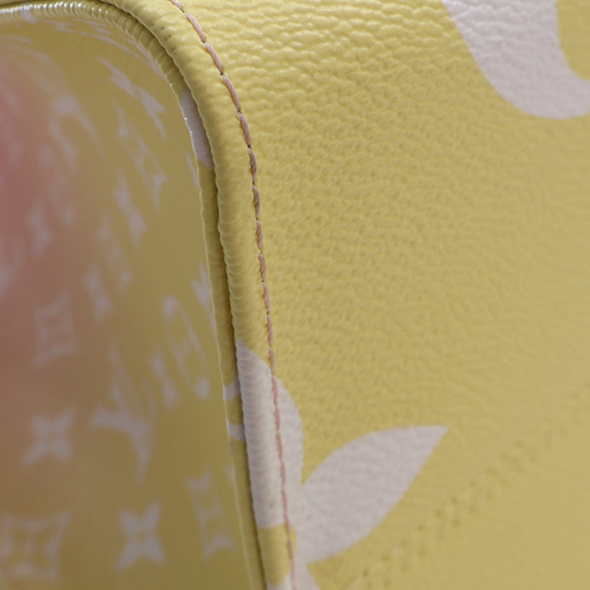 Louis Vuitton Monogram Giant By The Pool Onthego GM