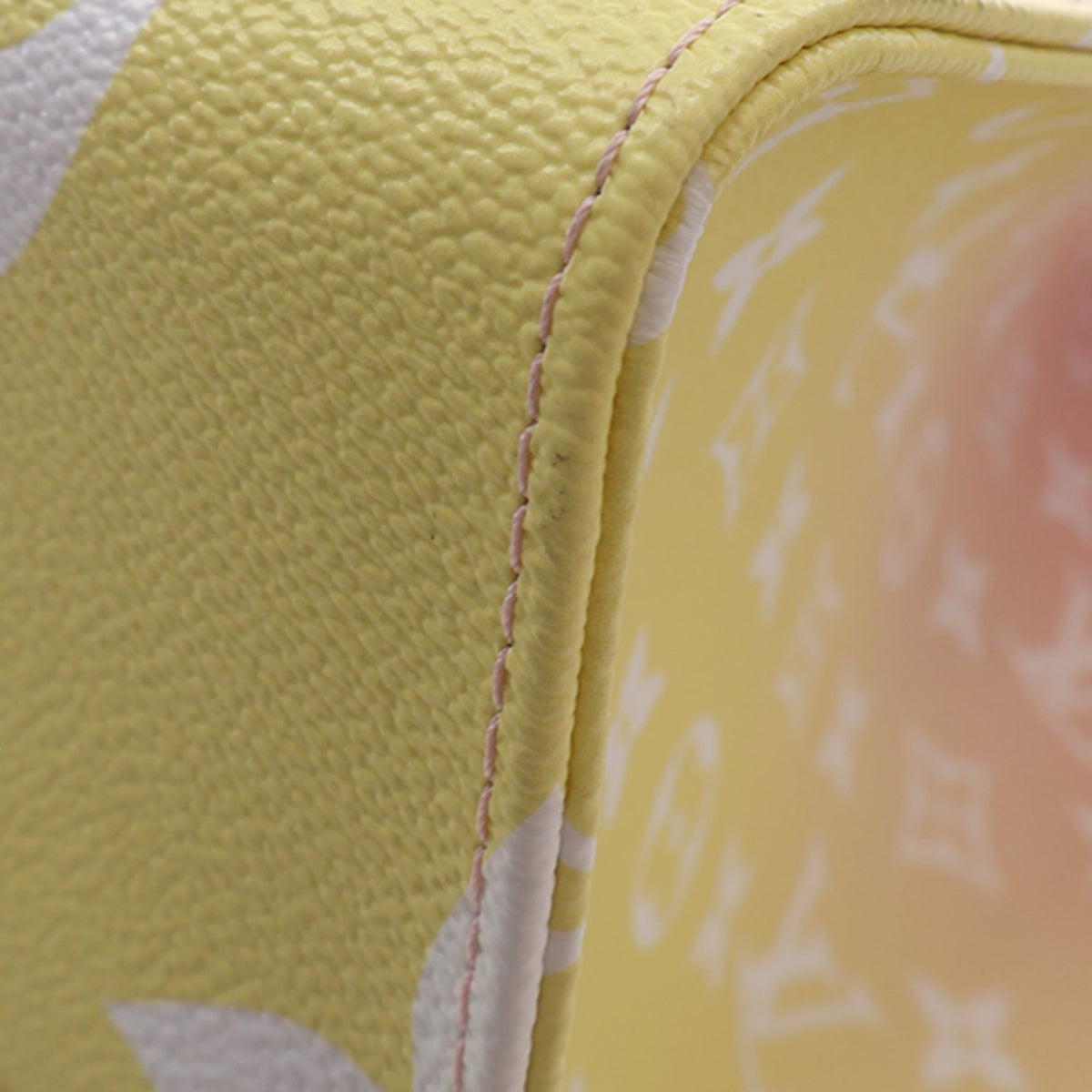 Louis Vuitton Monogram Giant By The Pool Onthego GM