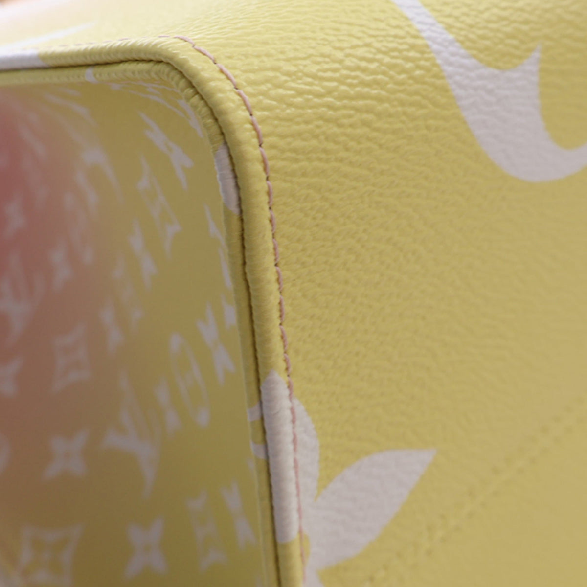 Louis Vuitton Monogram Giant By The Pool Onthego GM